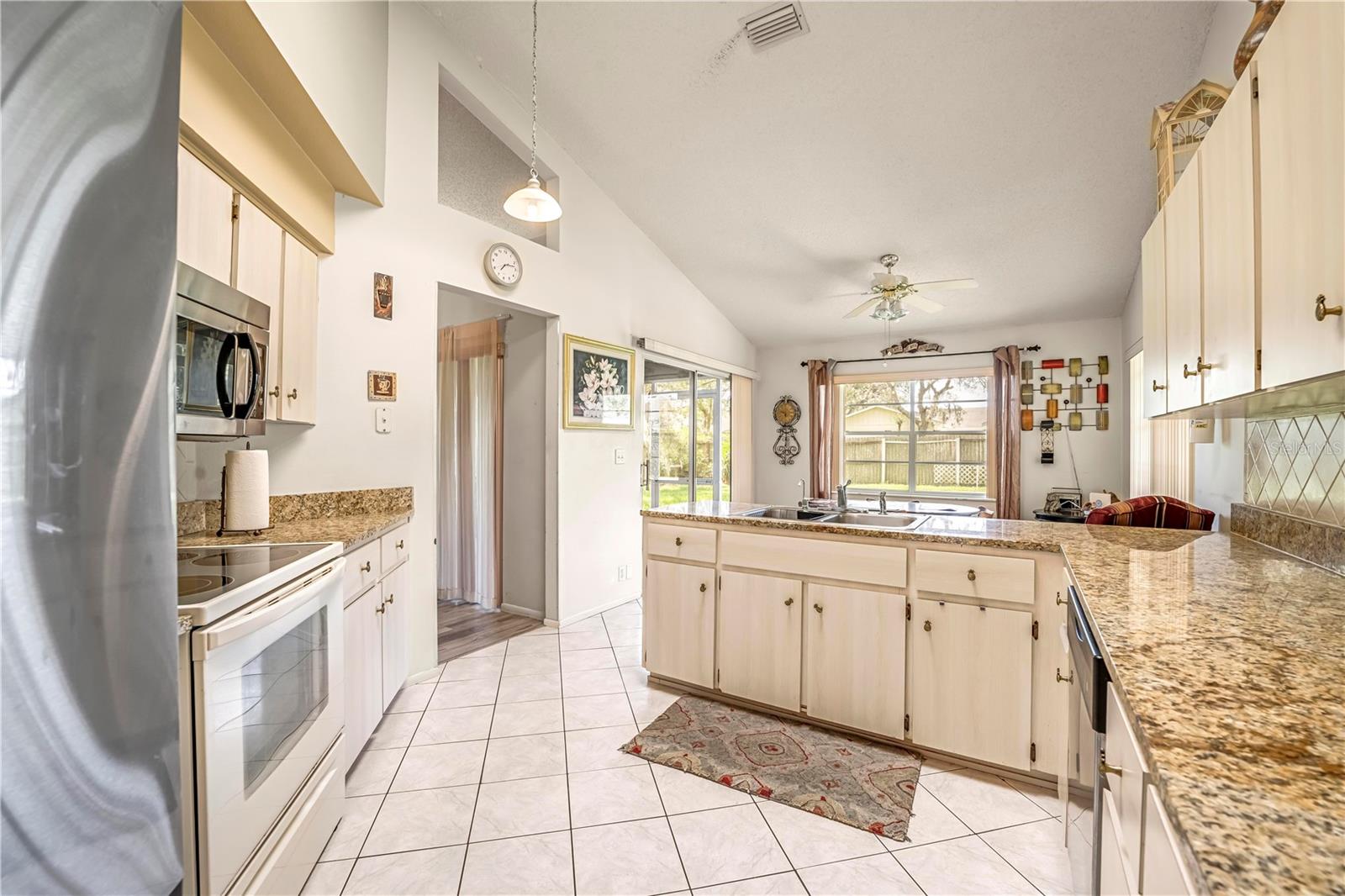 Image 16 of 47 For 12196 Bluefield Street