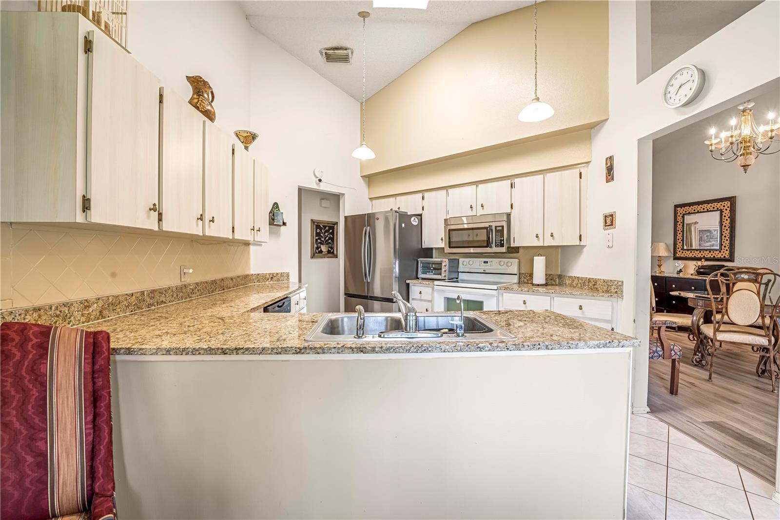 Image 18 of 47 For 12196 Bluefield Street