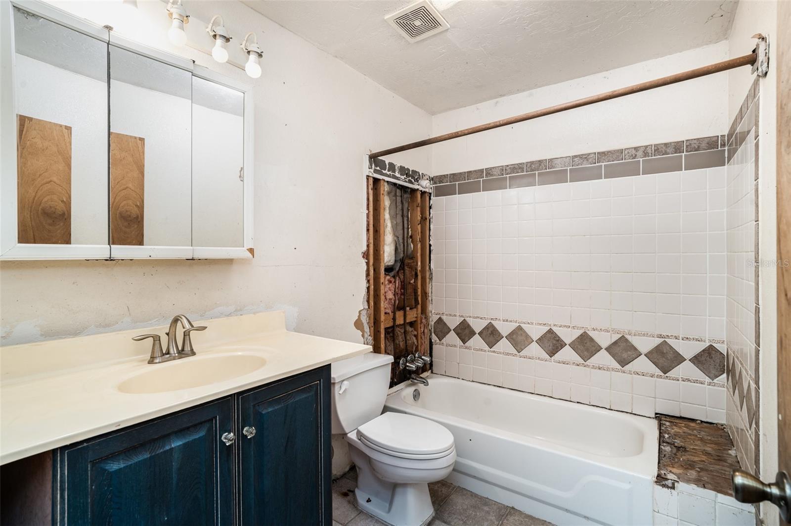 Image 10 of 24 For 2208 1st Avenue E