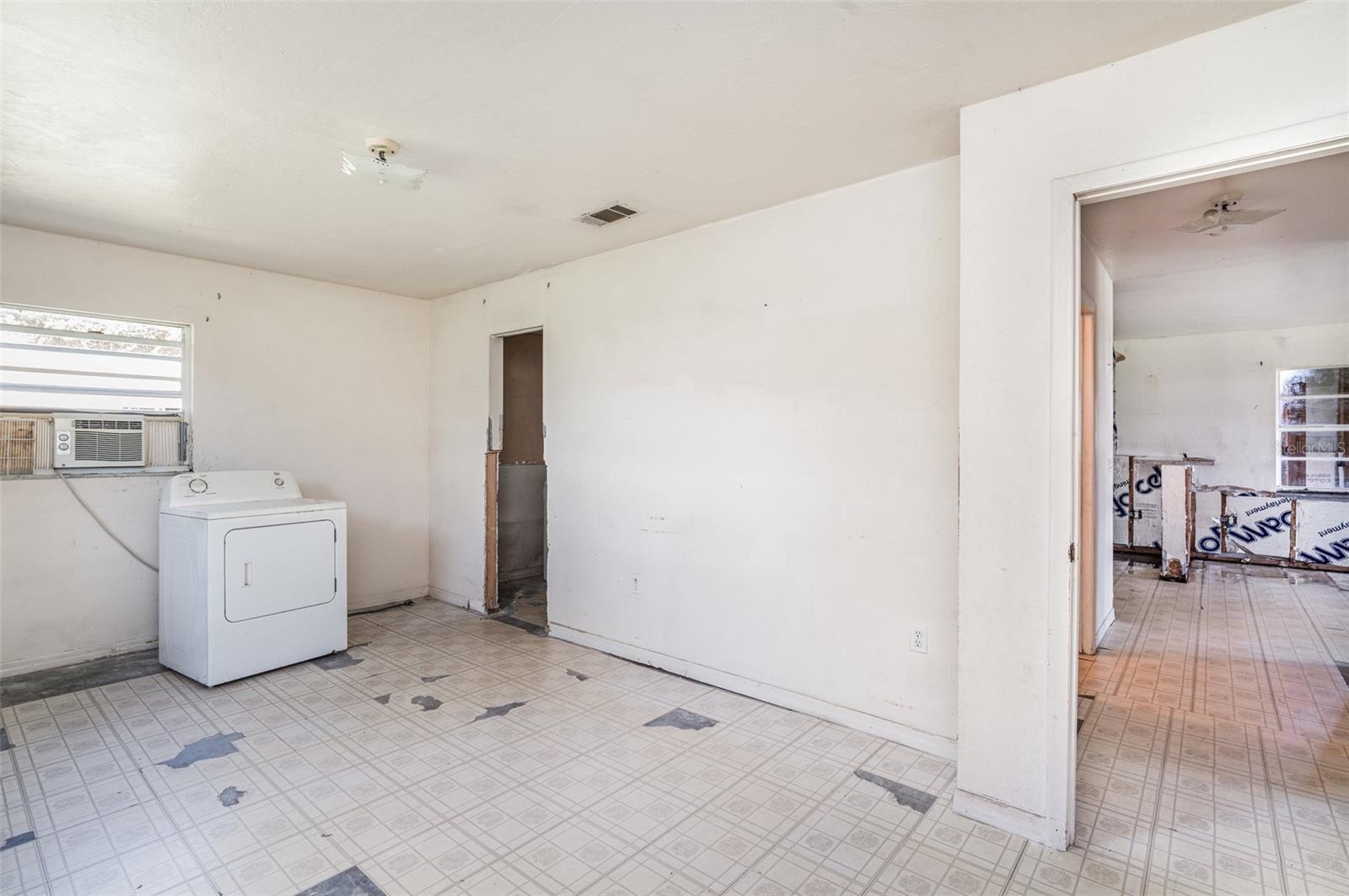 Image 12 of 24 For 2208 1st Avenue E