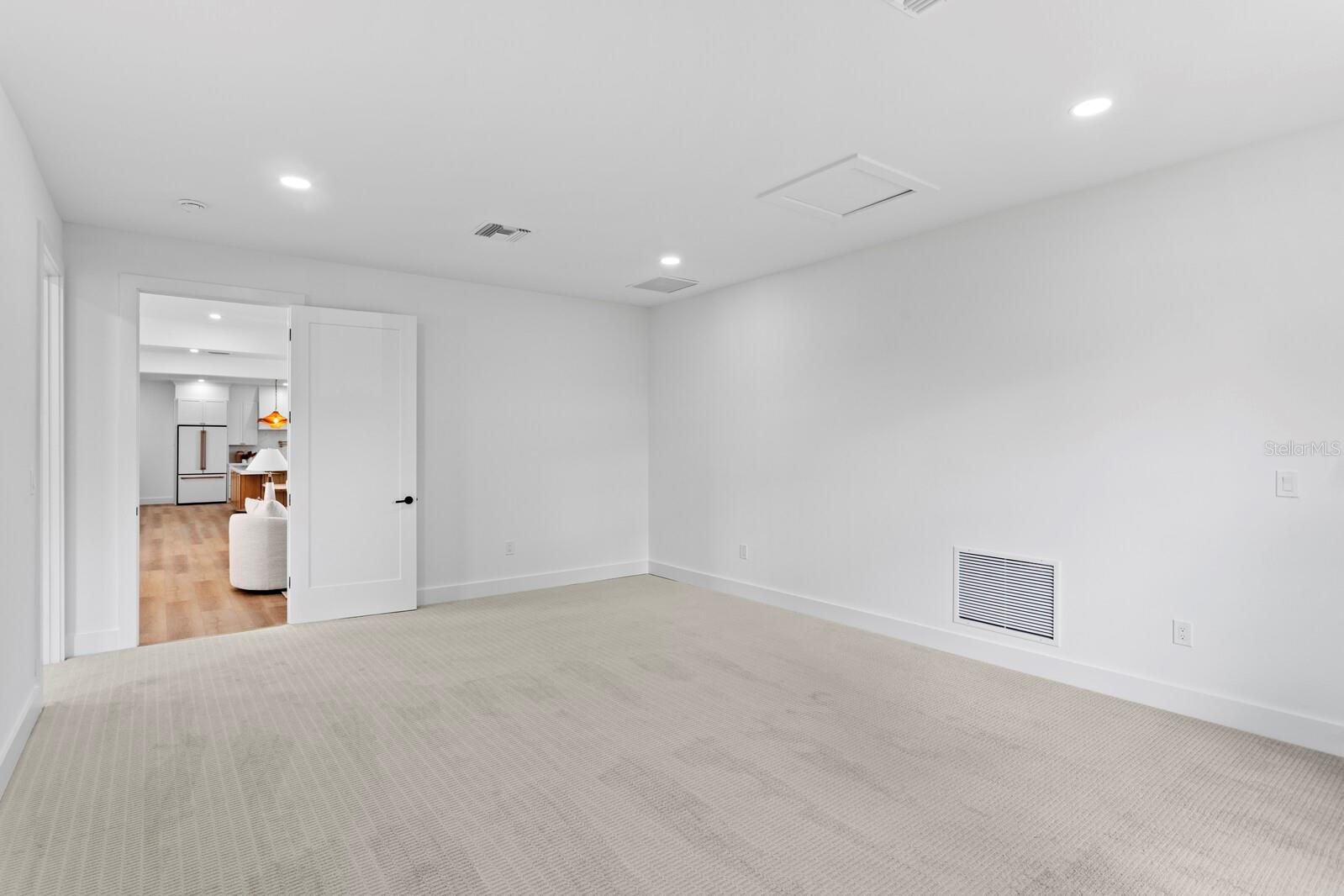 Listing photo id 37 for 2202 Newberger Road