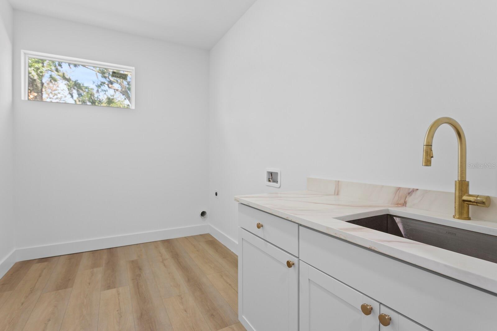 Listing photo id 41 for 2202 Newberger Road