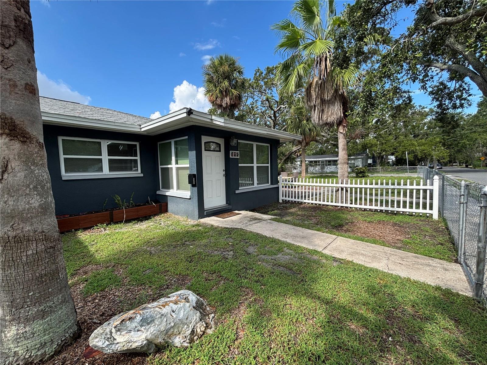Image 2 of 21 For 422 15th Avenue S