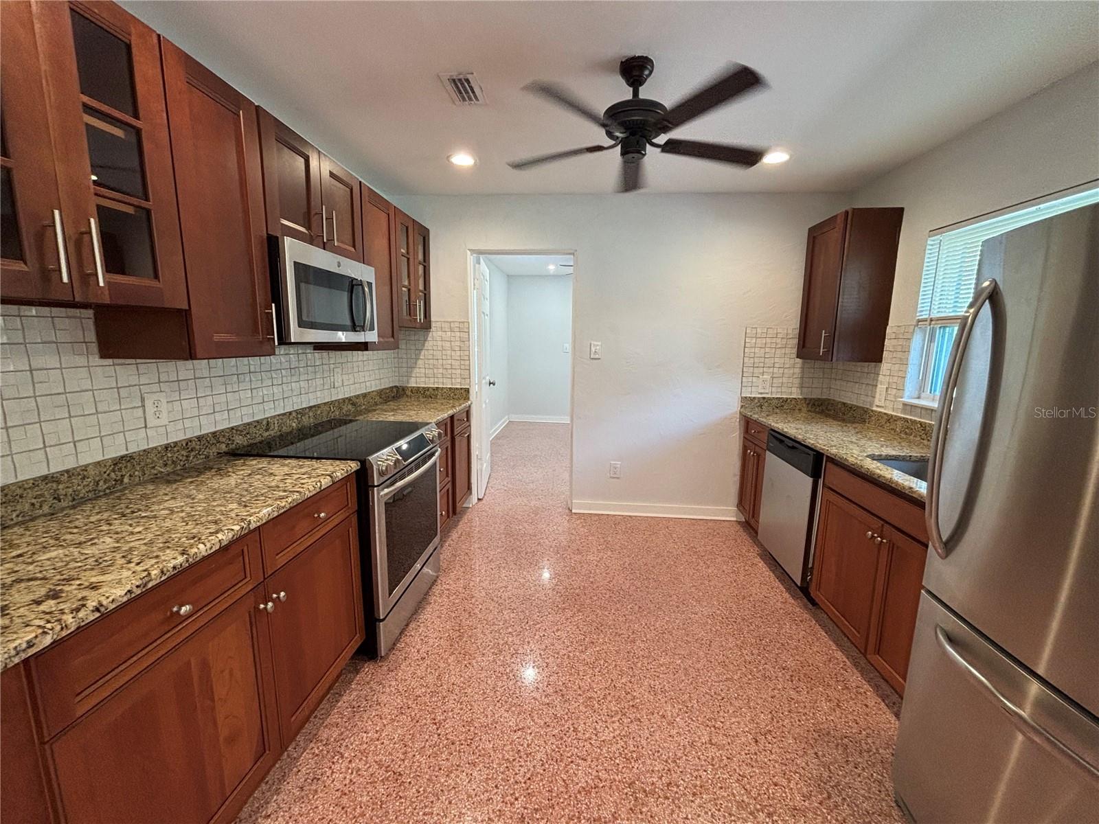 Image 6 of 21 For 422 15th Avenue S
