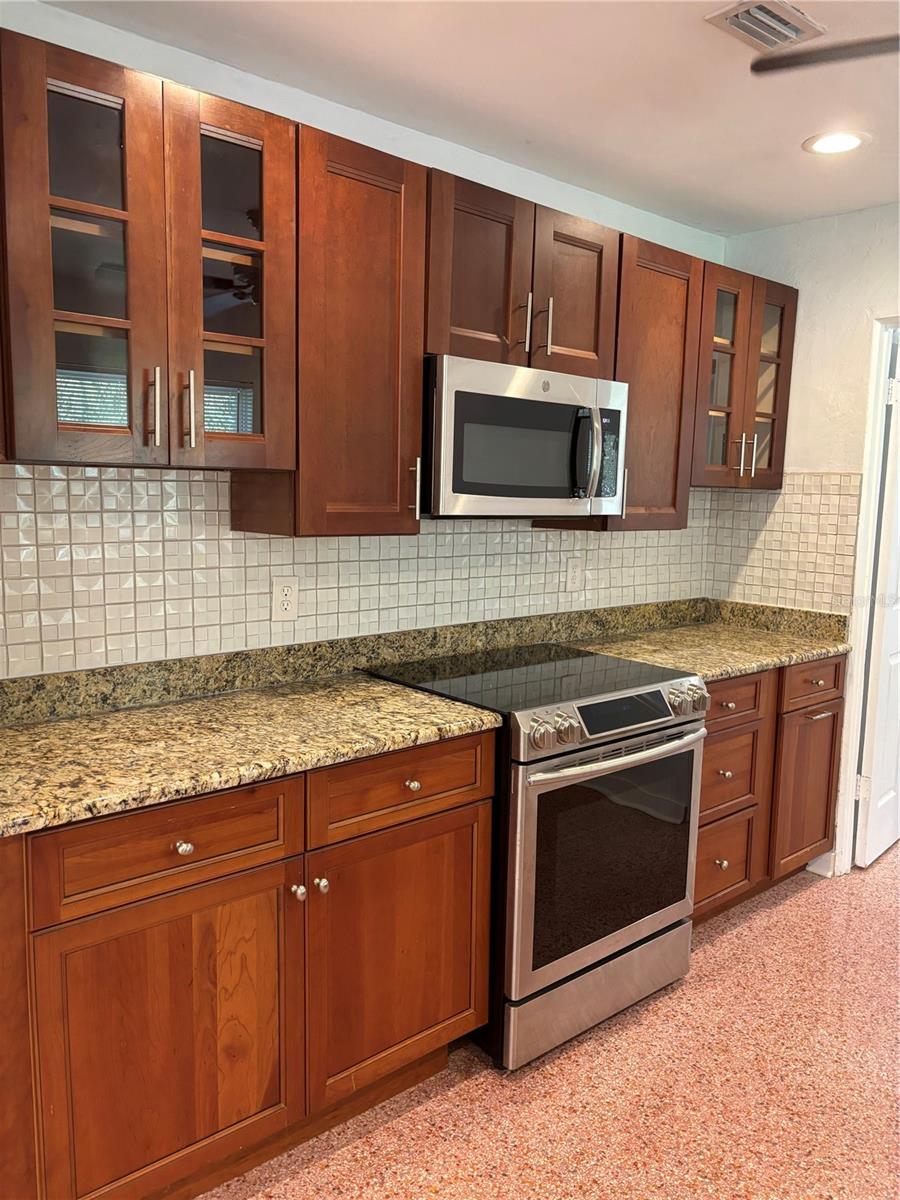 Image 7 of 21 For 422 15th Avenue S