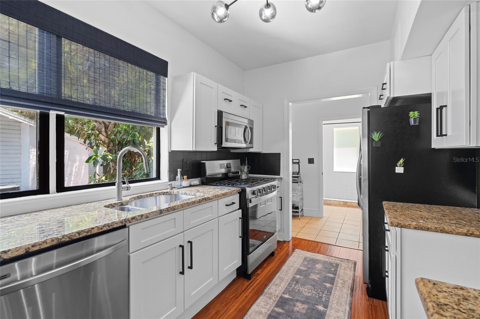 Image 11 of 43 For 1713 10th Avenue W