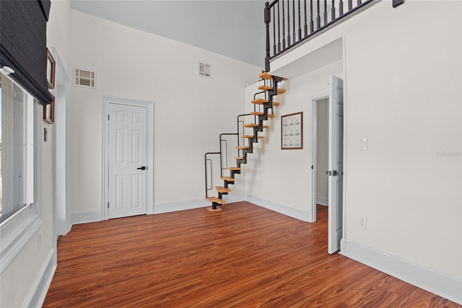 Image 19 of 43 For 1713 10th Avenue W