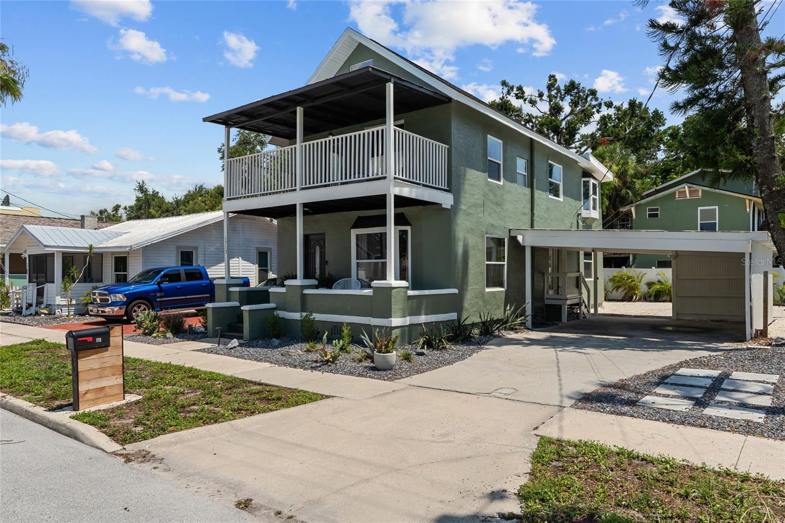 Image 2 of 43 For 1713 10th Avenue W