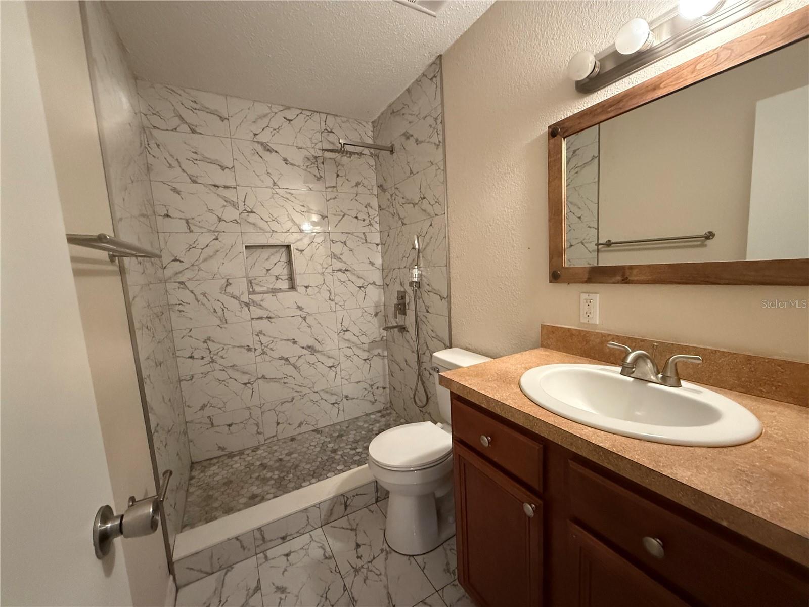 Listing photo id 9 for 647 Haven Place