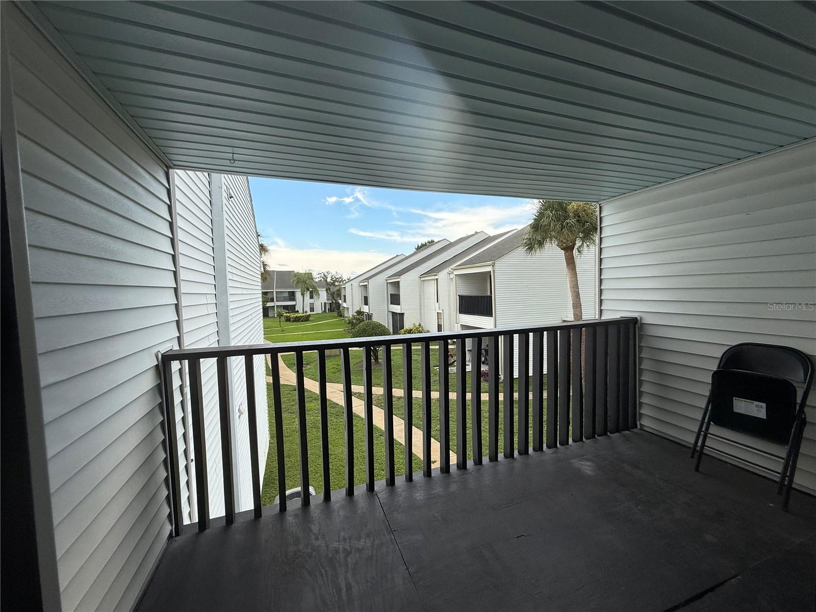 Listing photo id 12 for 647 Haven Place