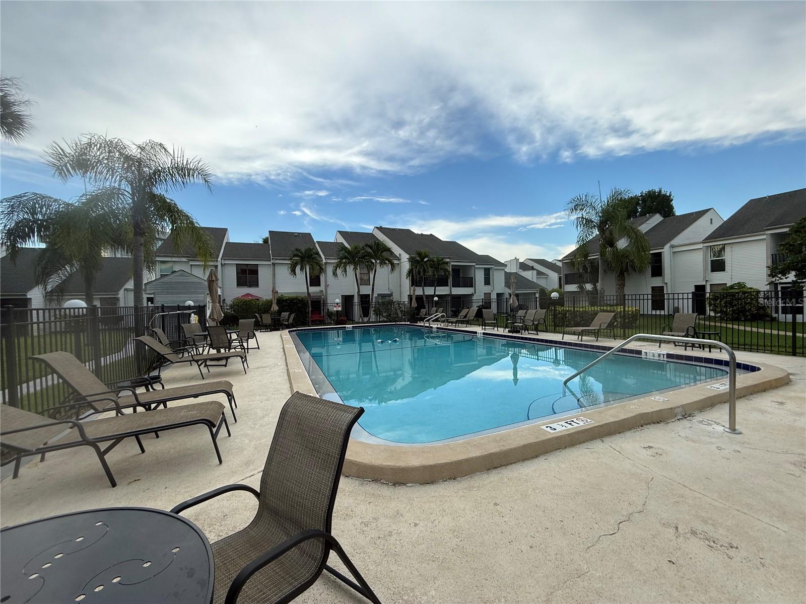 Listing photo id 14 for 647 Haven Place
