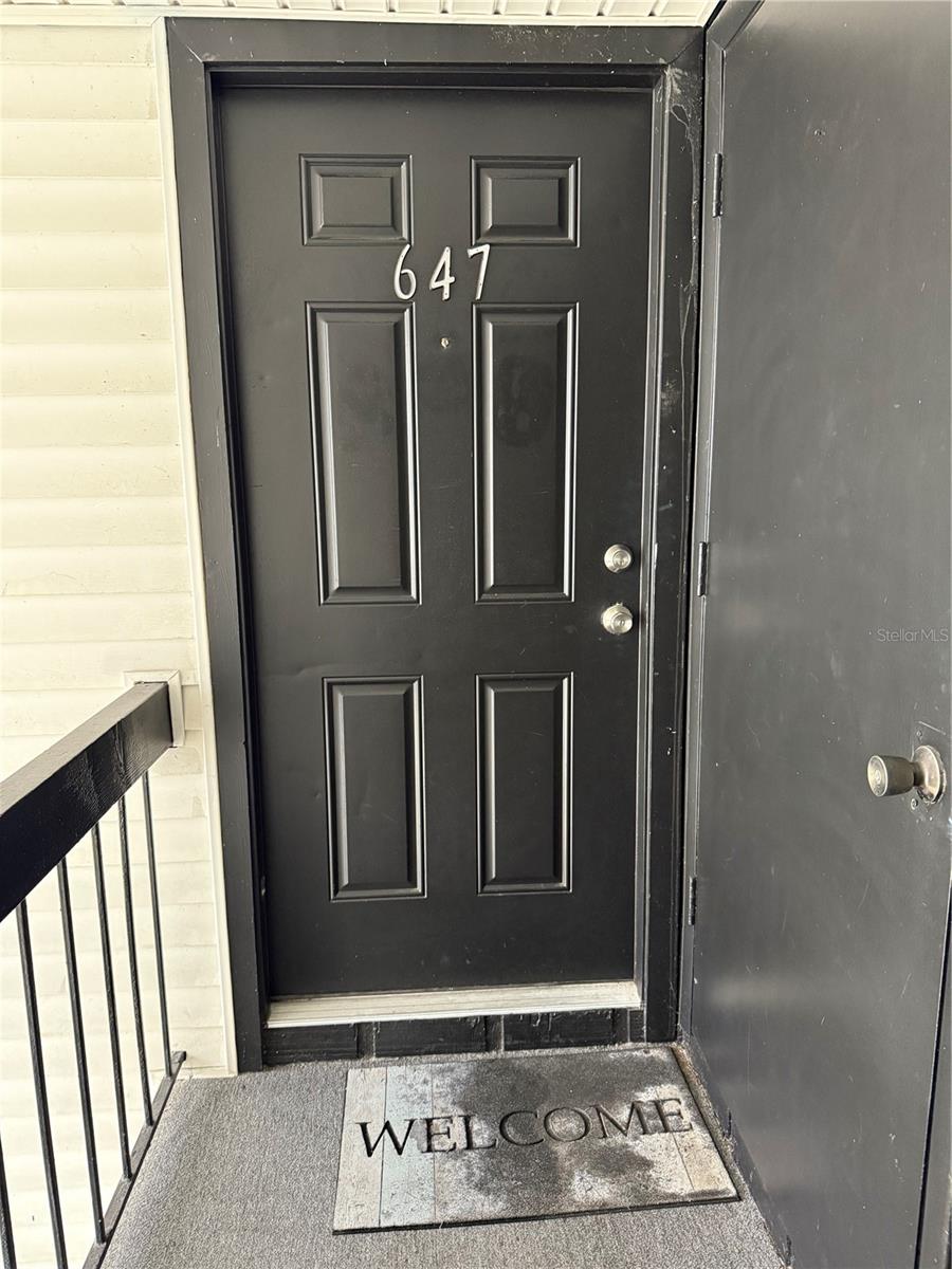 Listing photo id 1 for 647 Haven Place