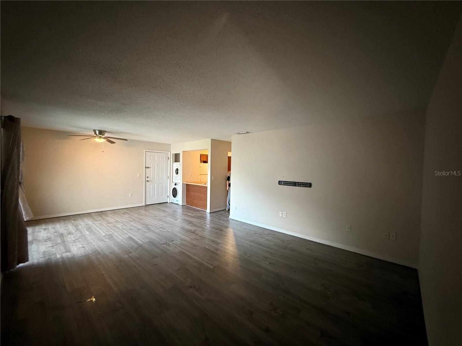 Listing photo id 2 for 647 Haven Place