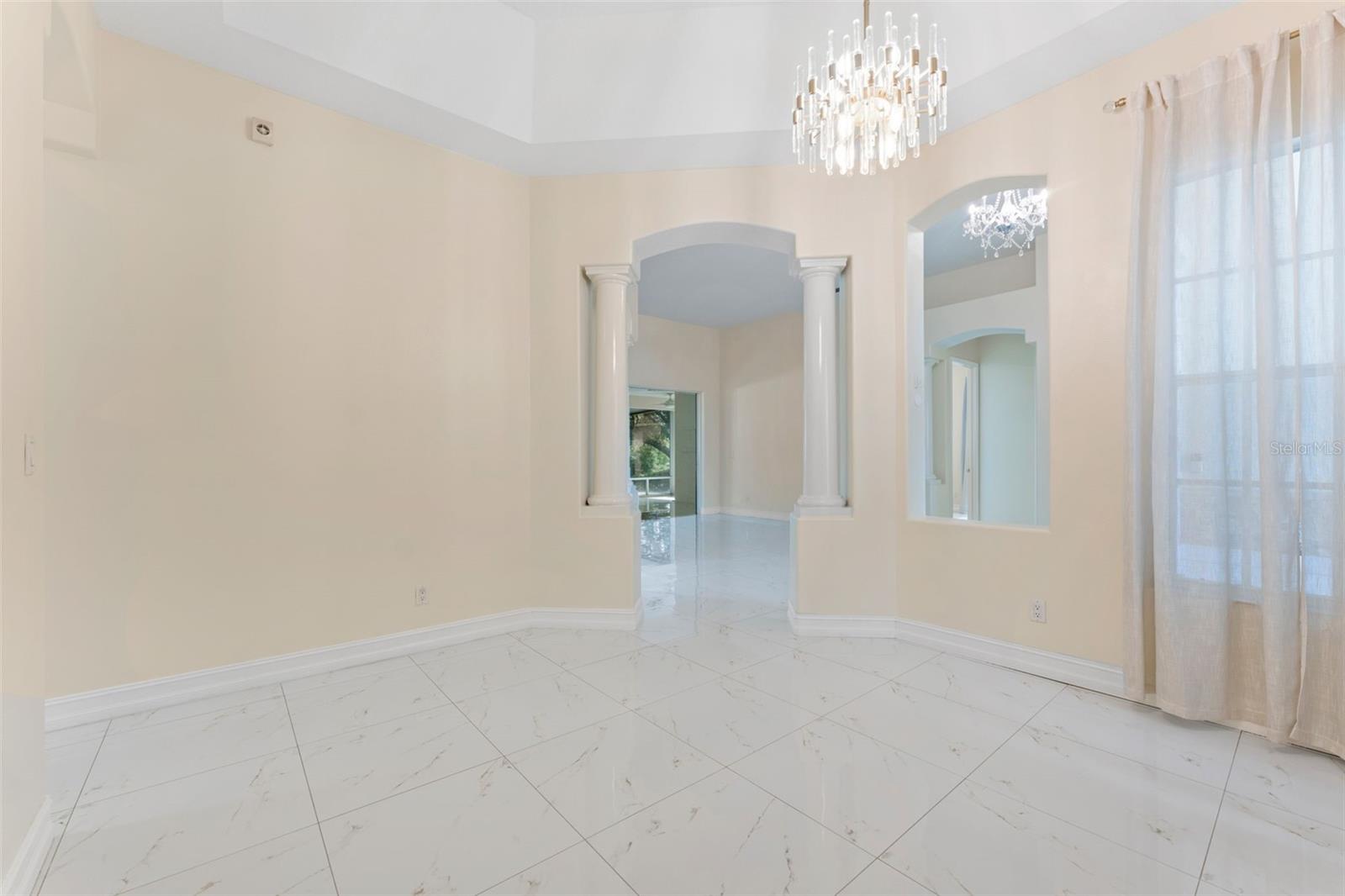 Image 7 of 53 For 10310 Carroll Cove Place