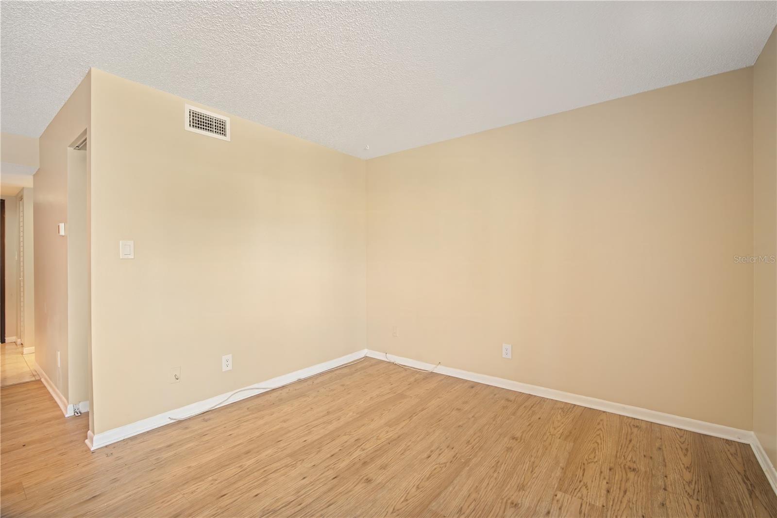 Image 14 of 20 For 2585 Countryside Boulevard 4208