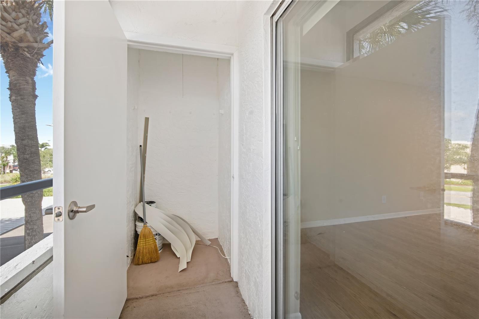 Image 18 of 20 For 2585 Countryside Boulevard 4208