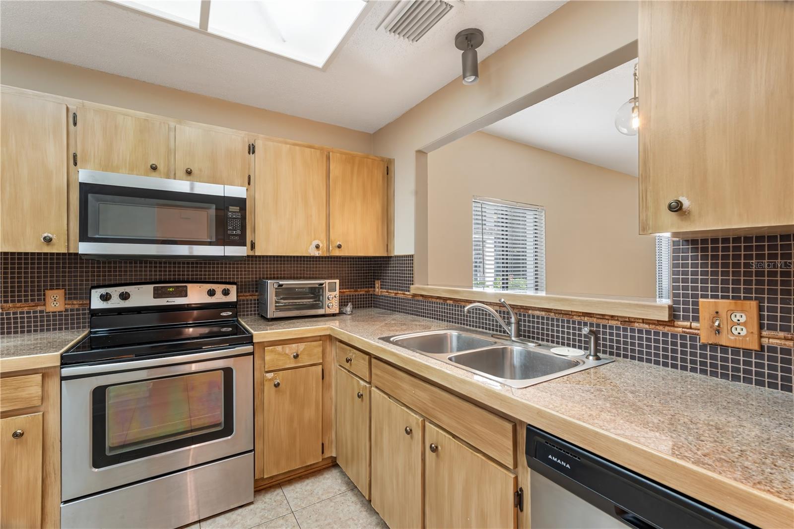 Image 5 of 22 For 611 Fairmont Avenue A