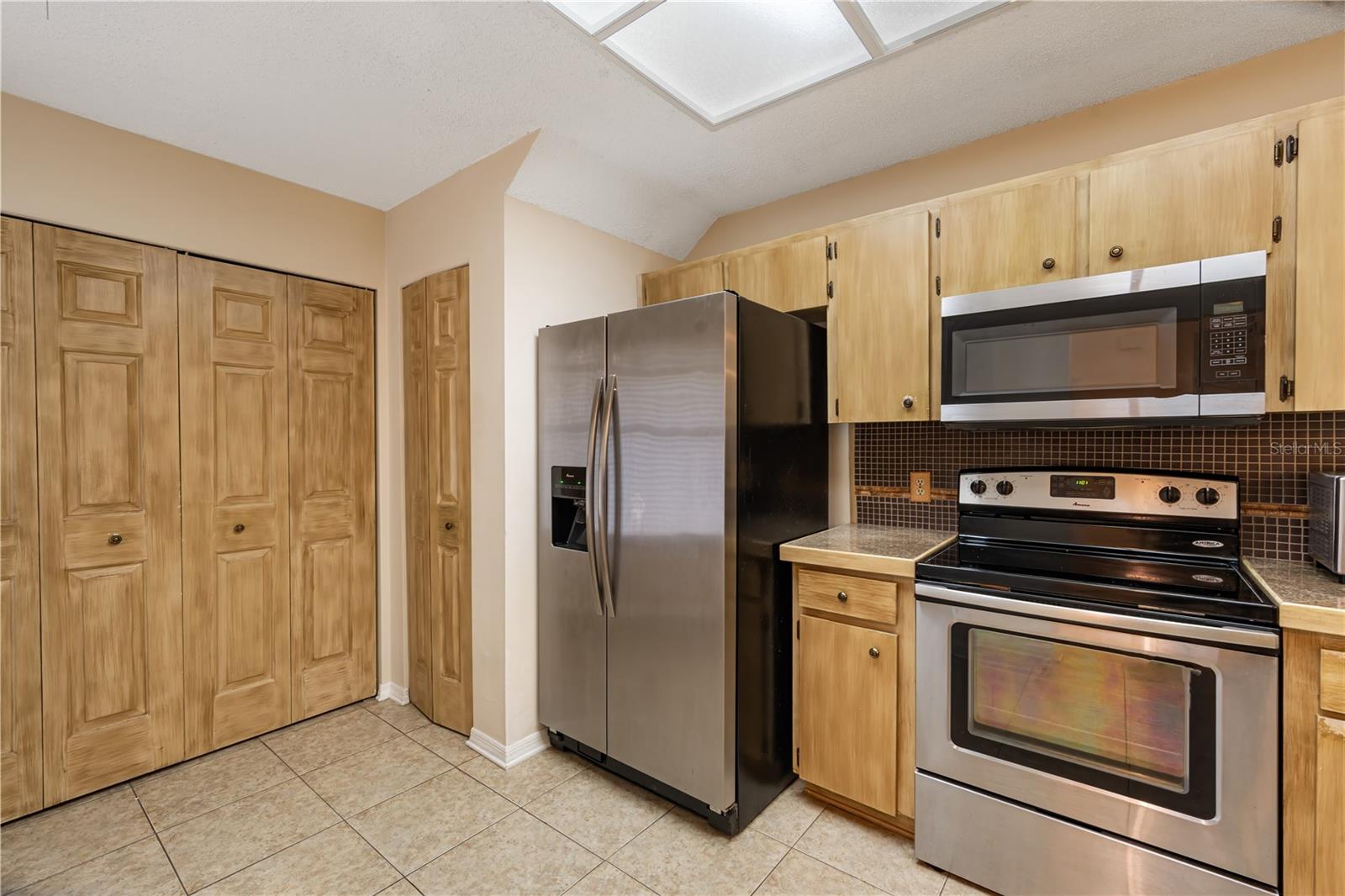 Image 6 of 22 For 611 Fairmont Avenue A