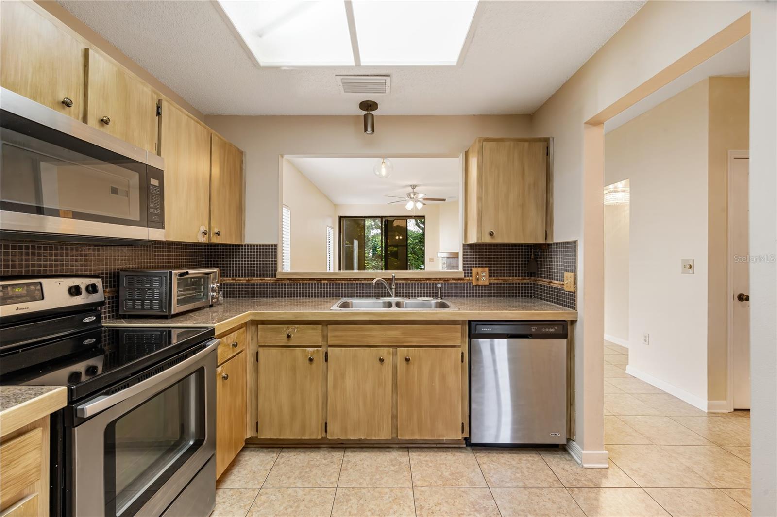 Image 8 of 22 For 611 Fairmont Avenue A