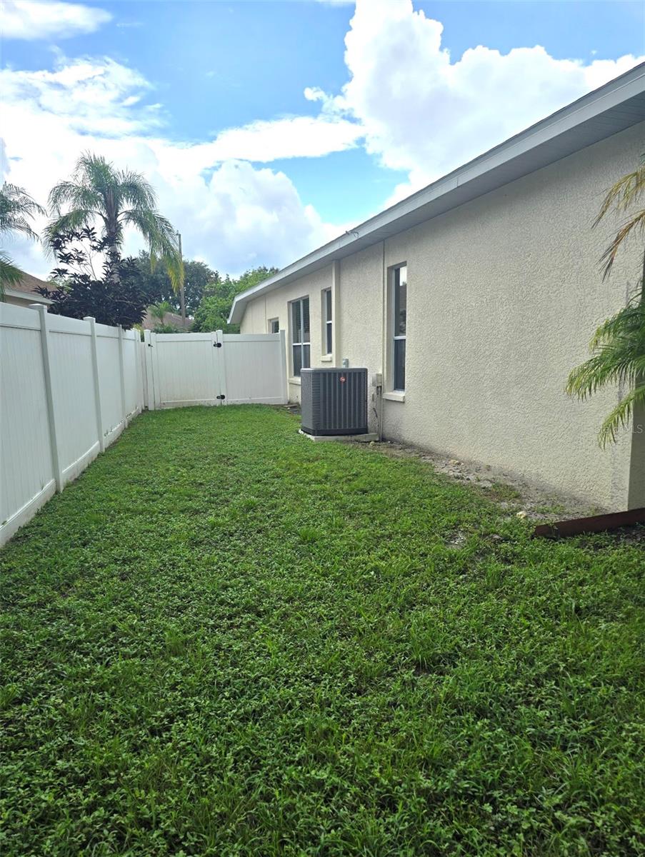 Image 30 of 33 For 8640 Hawbuck Street