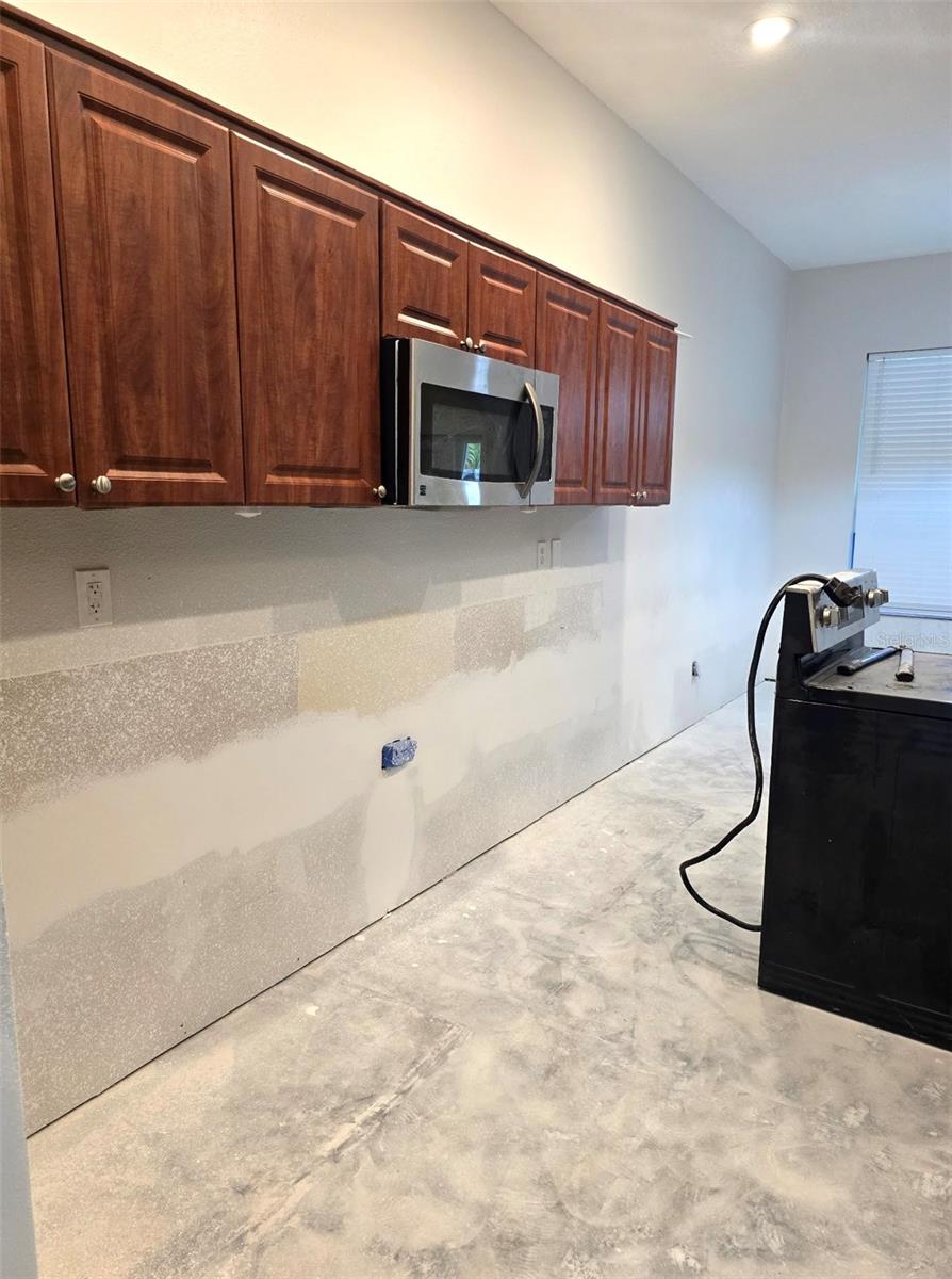 Image 9 of 33 For 8640 Hawbuck Street