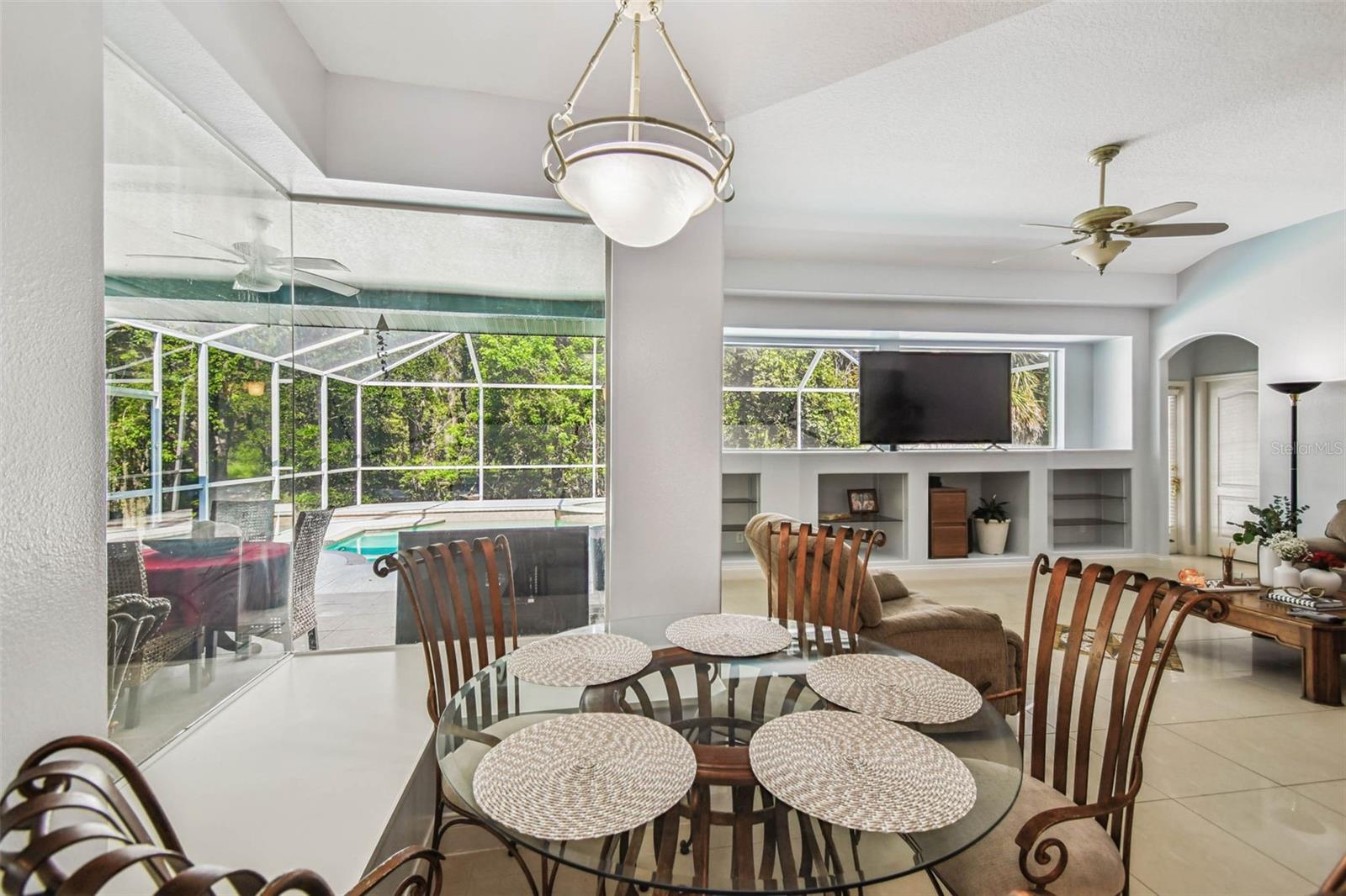 Image 14 of 54 For 10526 Greencrest Drive