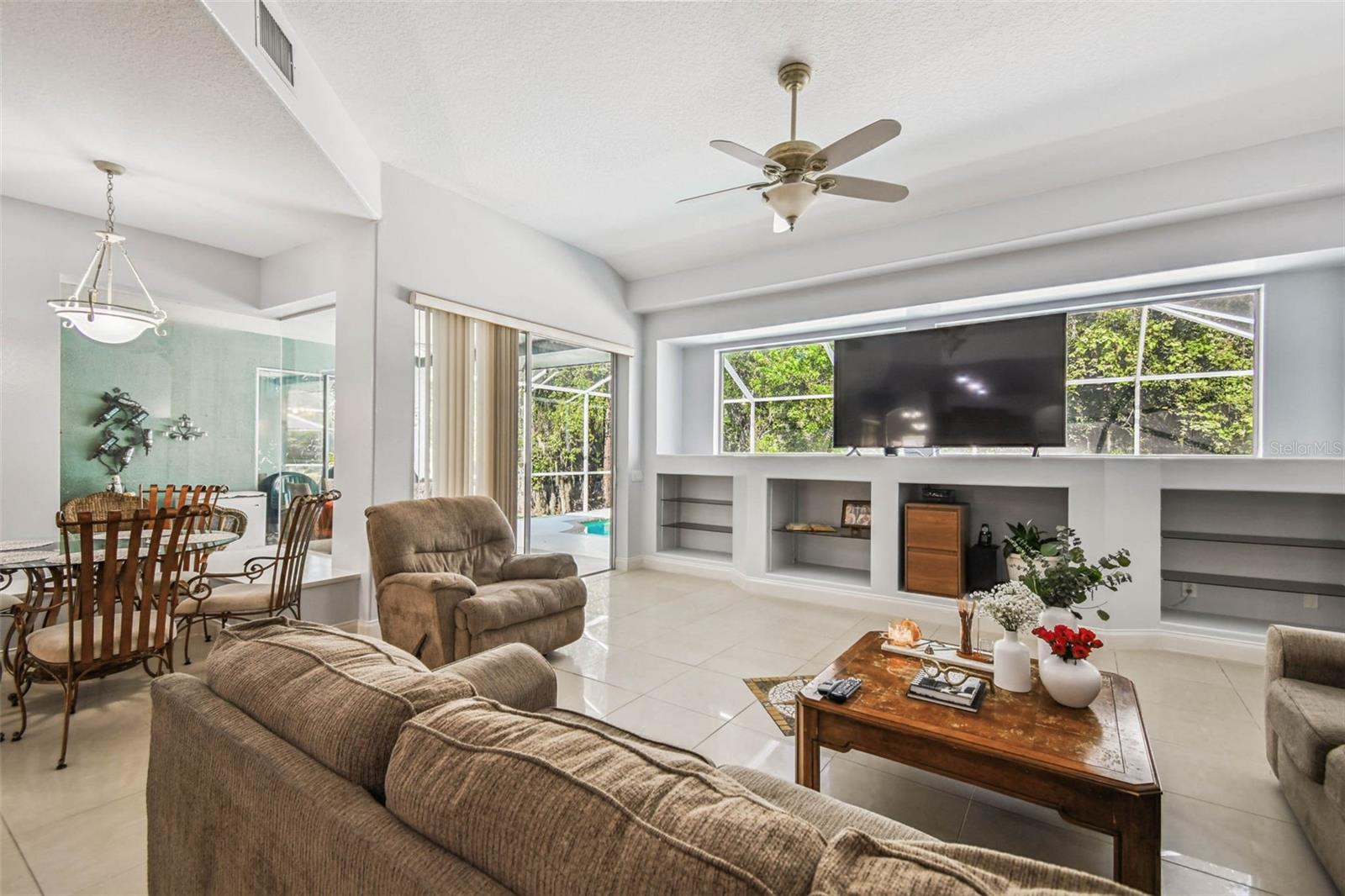 Image 16 of 54 For 10526 Greencrest Drive