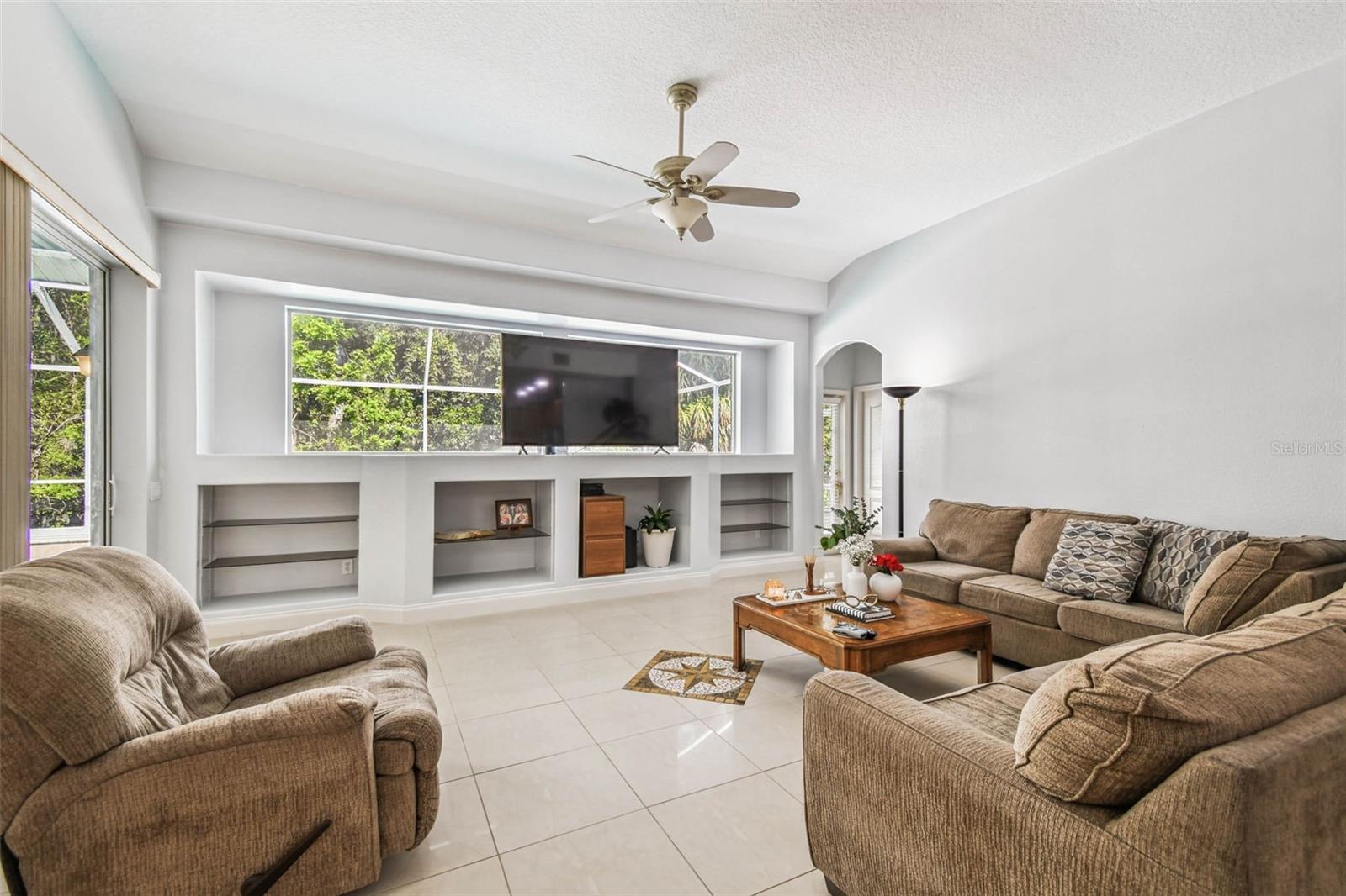 Image 17 of 54 For 10526 Greencrest Drive