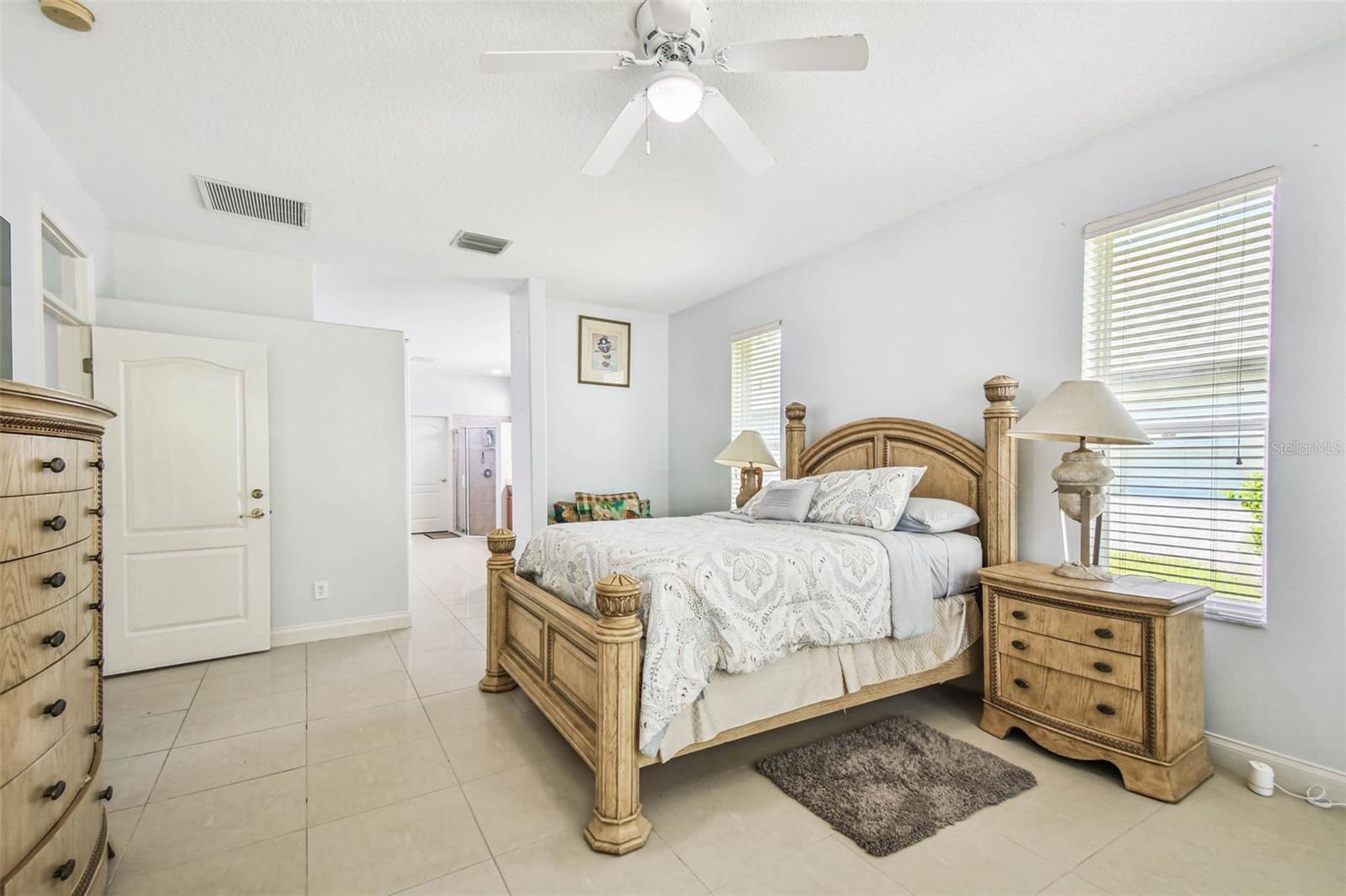 Image 19 of 54 For 10526 Greencrest Drive