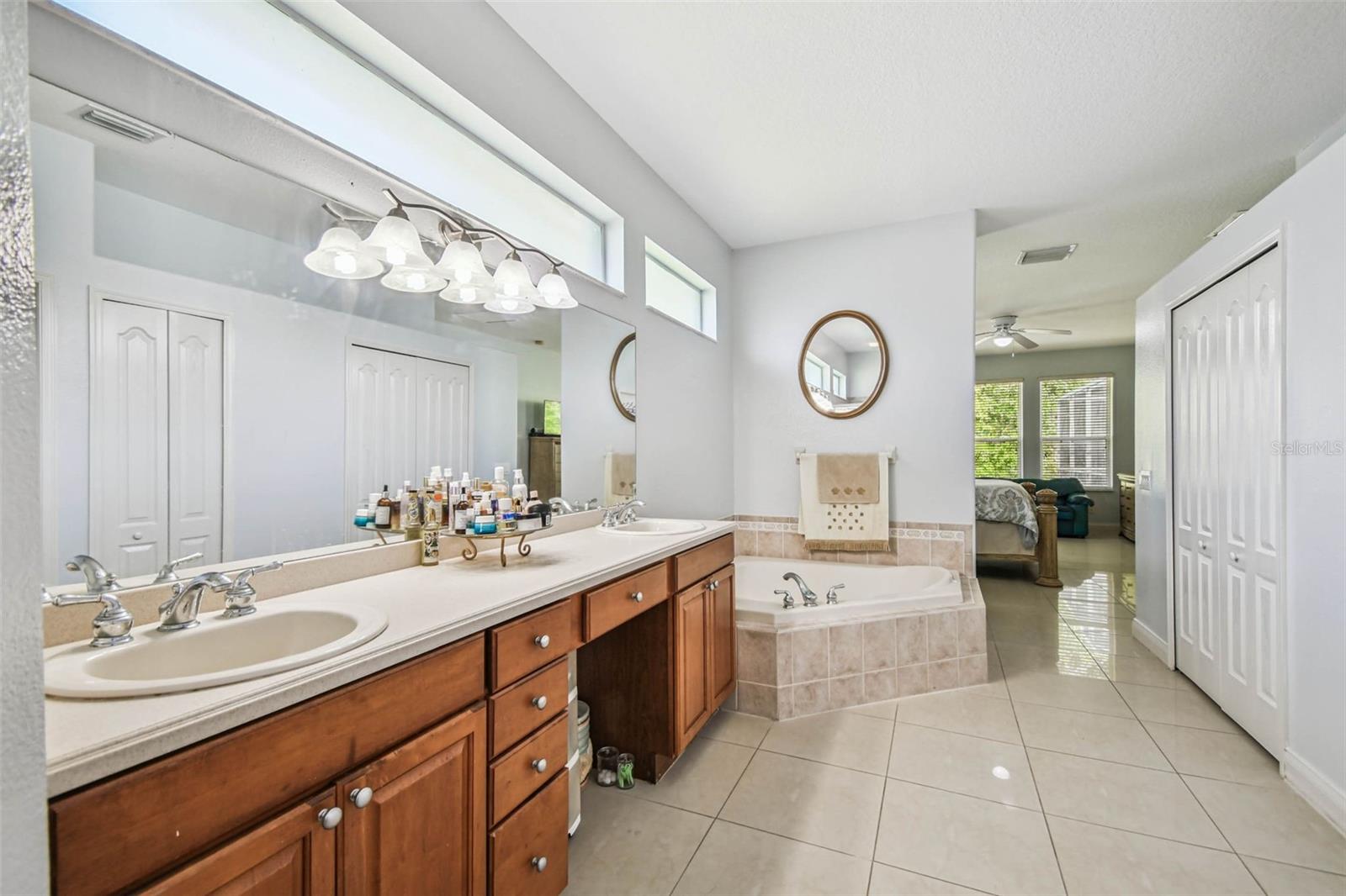 Image 22 of 54 For 10526 Greencrest Drive