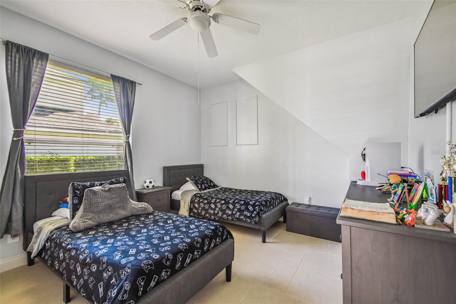Image 23 of 54 For 10526 Greencrest Drive
