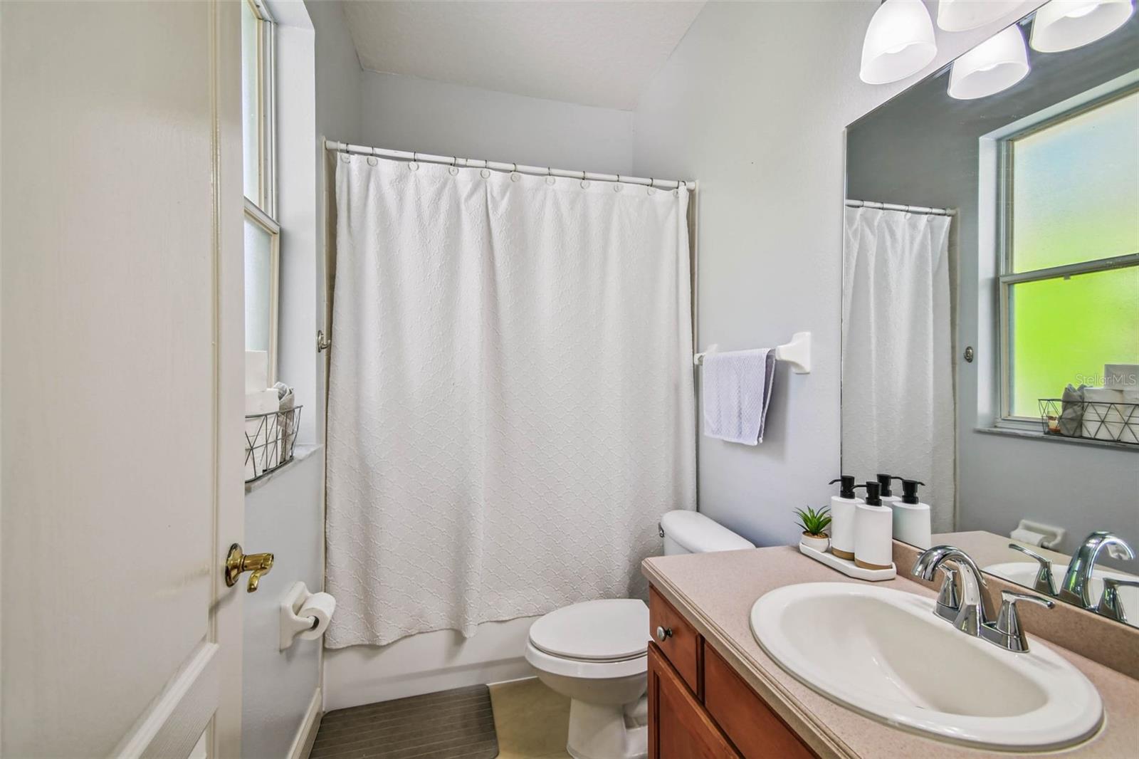 Image 32 of 54 For 10526 Greencrest Drive