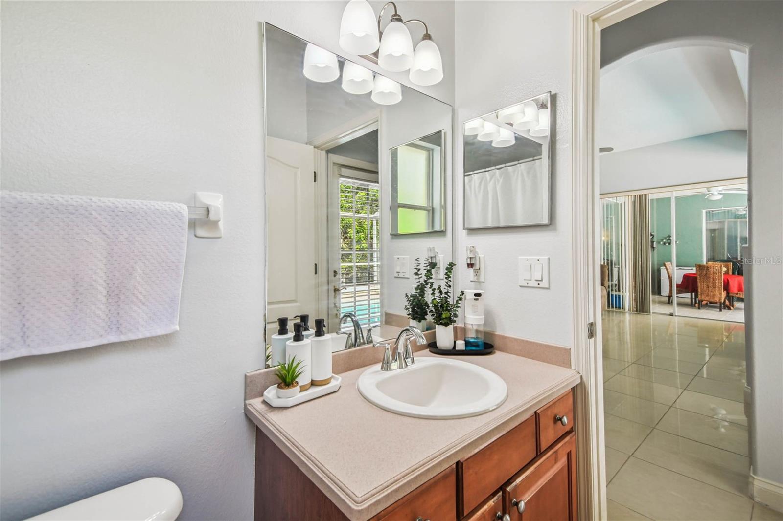 Image 33 of 54 For 10526 Greencrest Drive