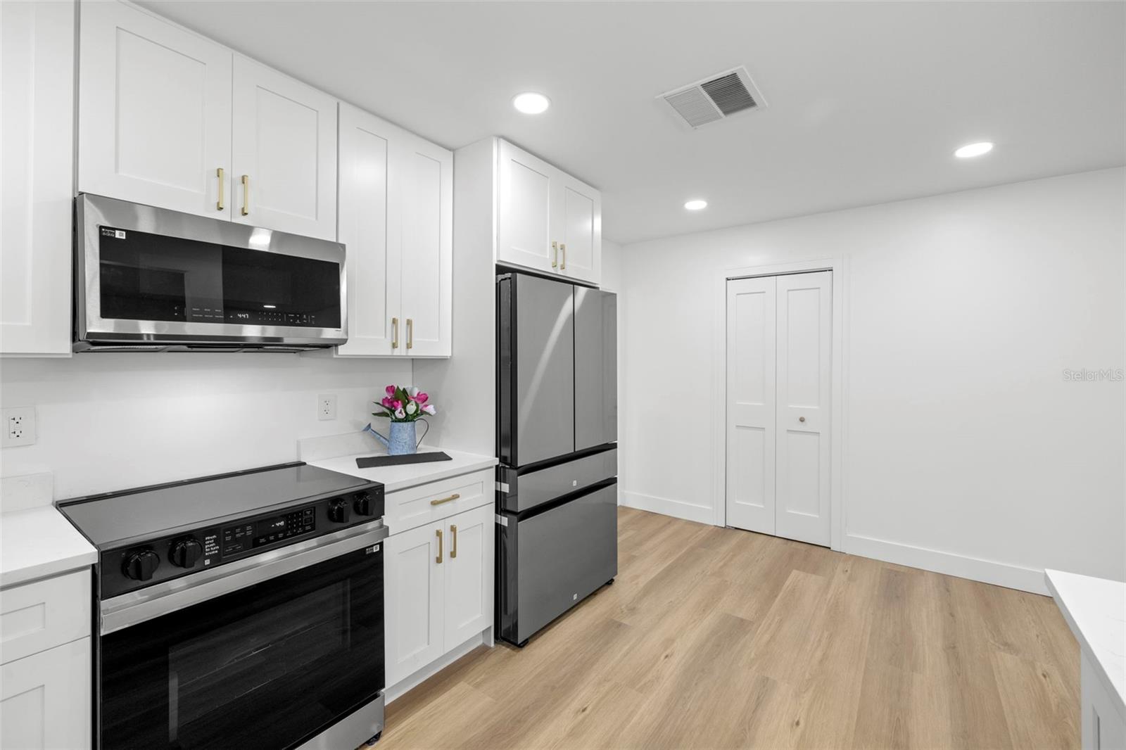 Image 14 of 41 For 11722 Edison Avenue
