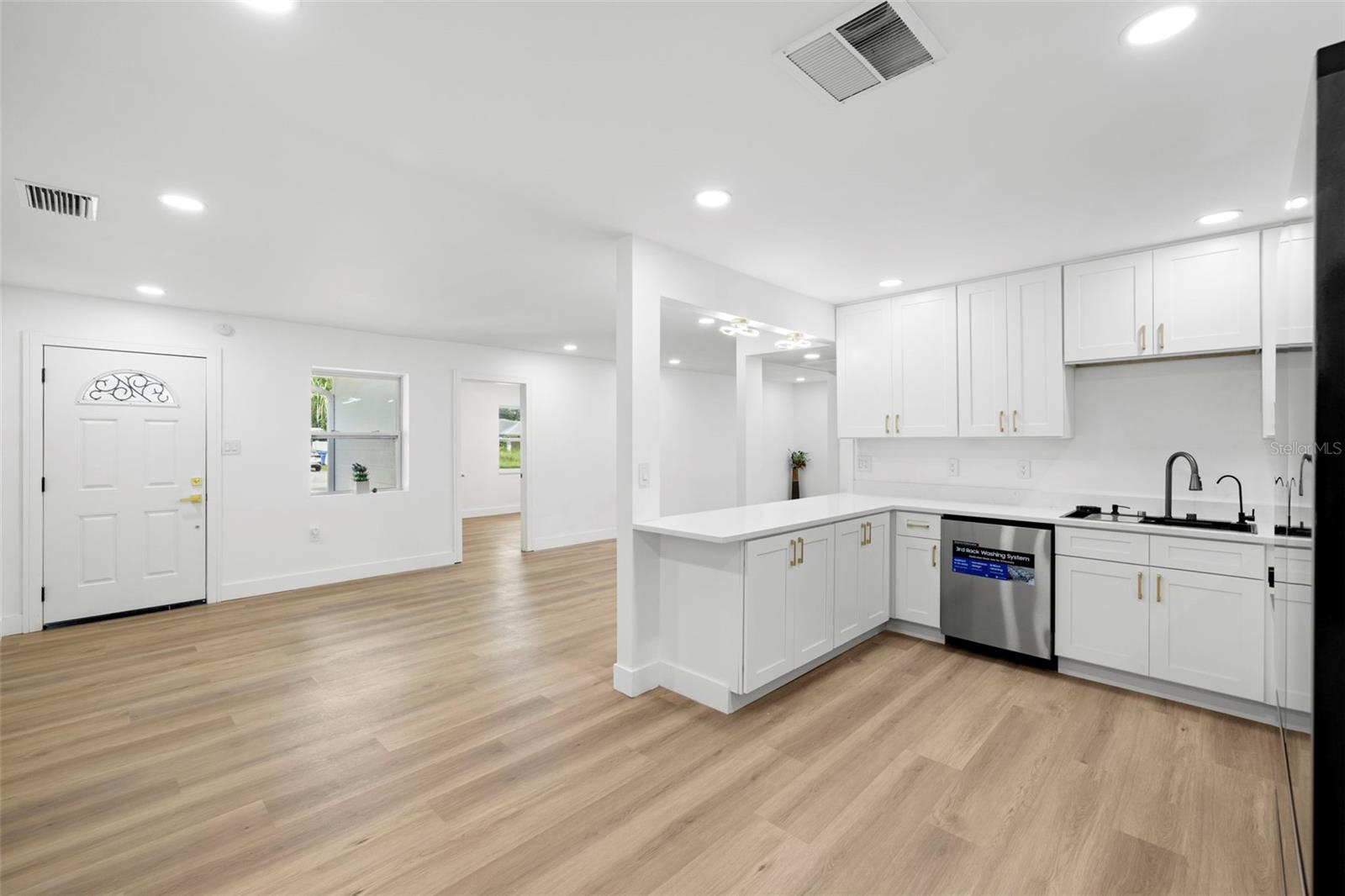 Image 15 of 41 For 11722 Edison Avenue