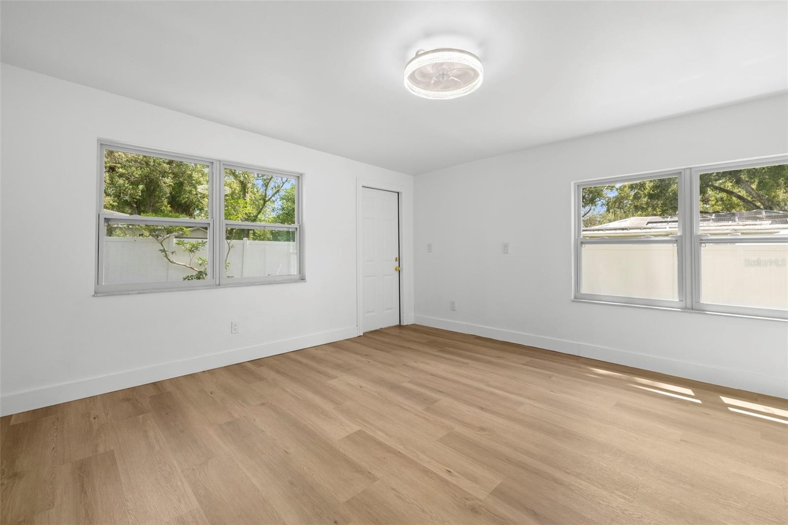 Image 16 of 41 For 11722 Edison Avenue
