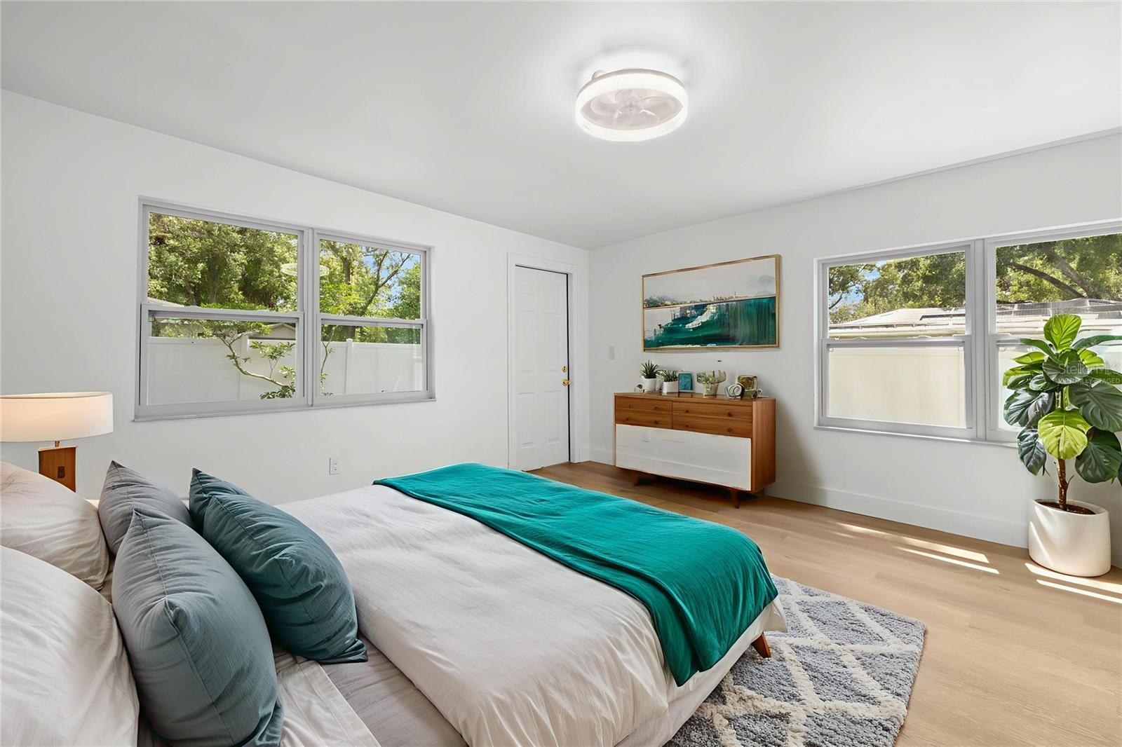 Image 17 of 41 For 11722 Edison Avenue