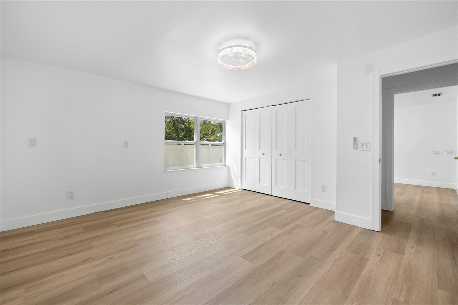 Image 18 of 41 For 11722 Edison Avenue