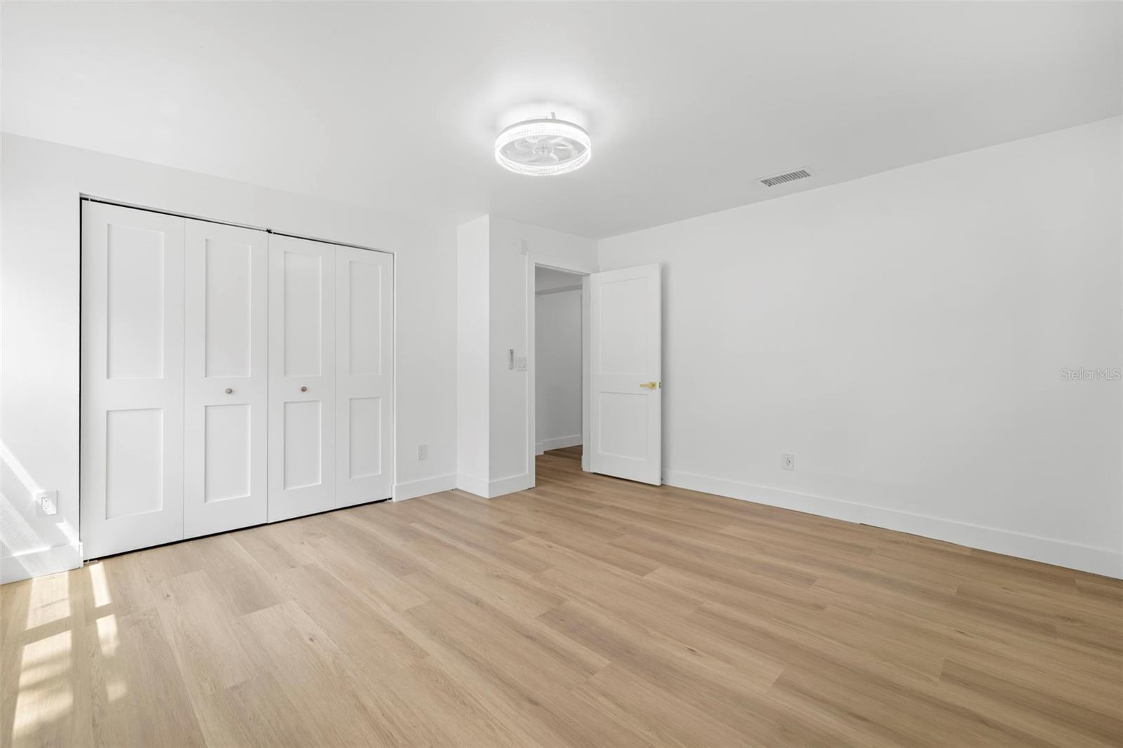 Image 19 of 41 For 11722 Edison Avenue