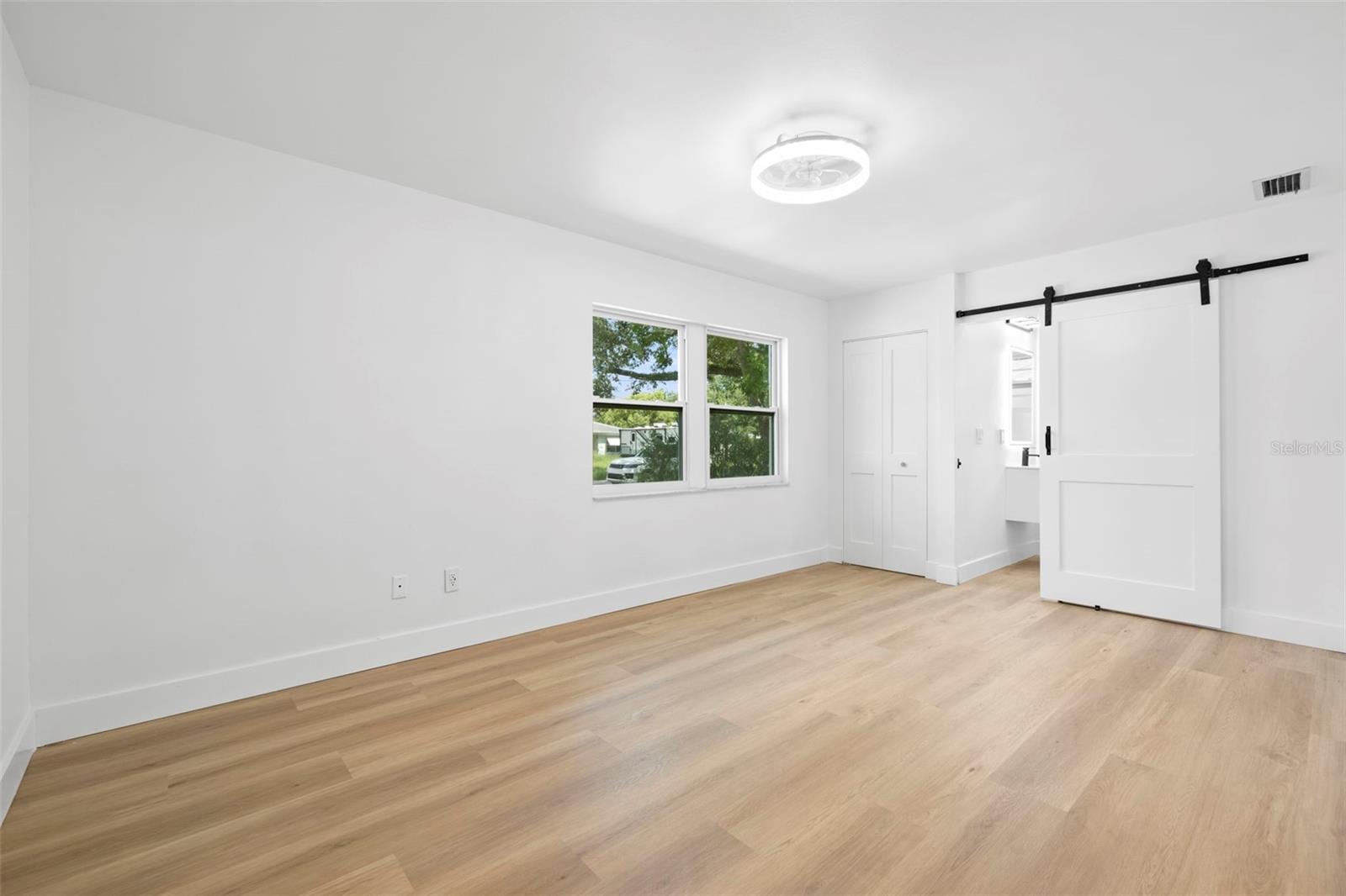Image 31 of 41 For 11722 Edison Avenue