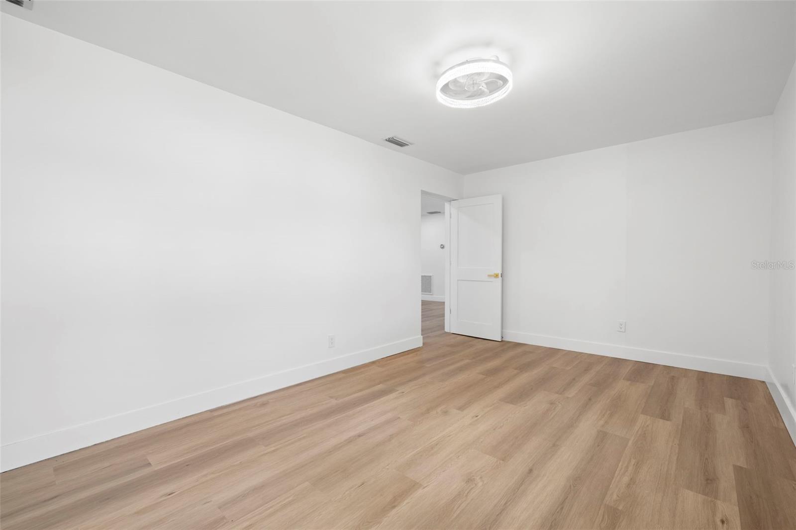 Image 33 of 41 For 11722 Edison Avenue