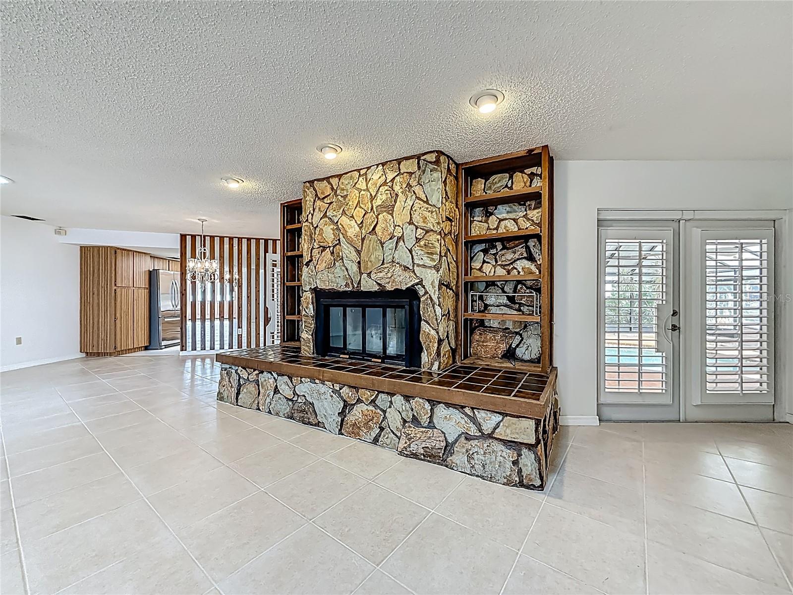 Image 10 of 67 For 950 College Hill Drive
