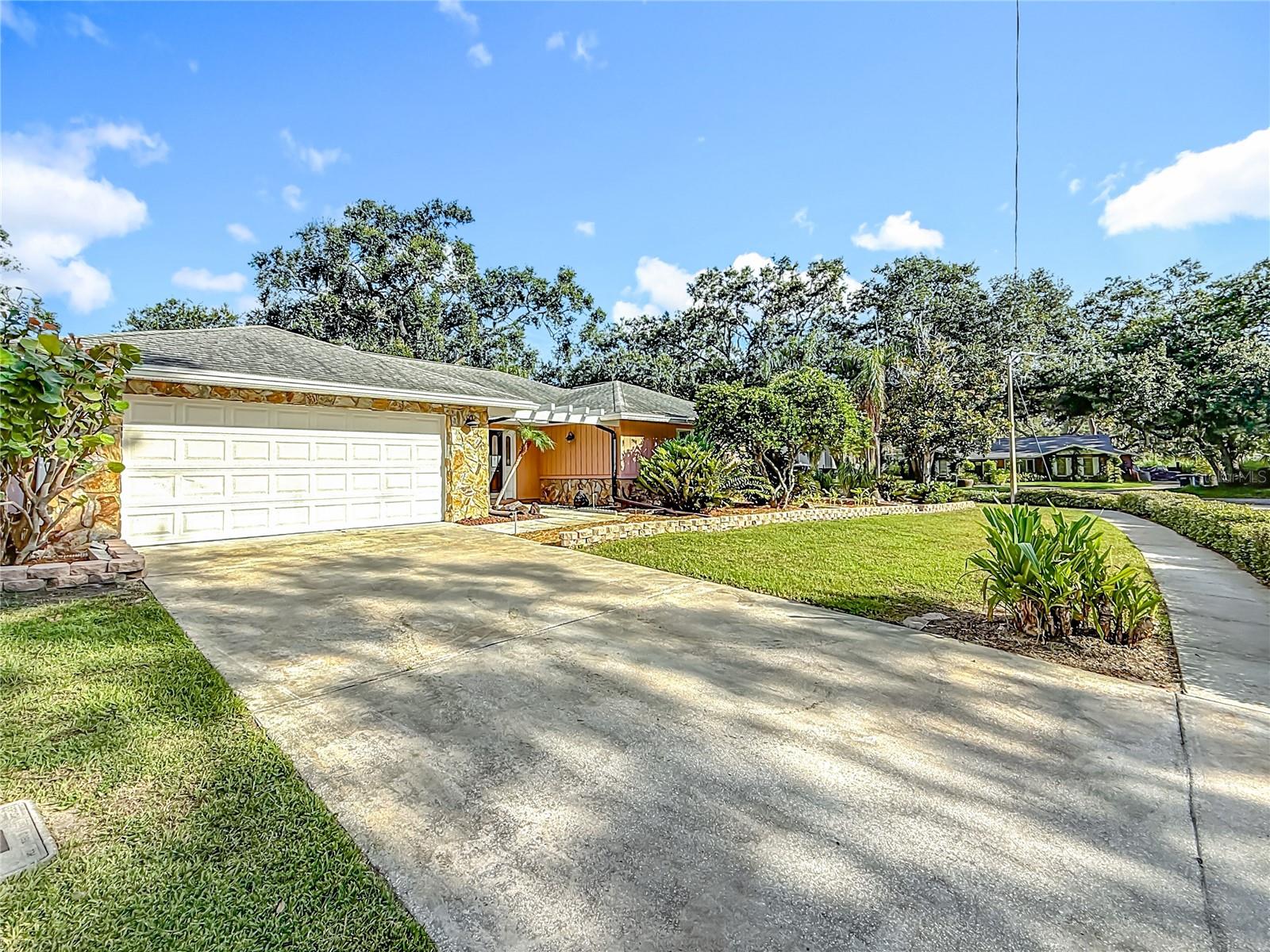 Image 3 of 67 For 950 College Hill Drive