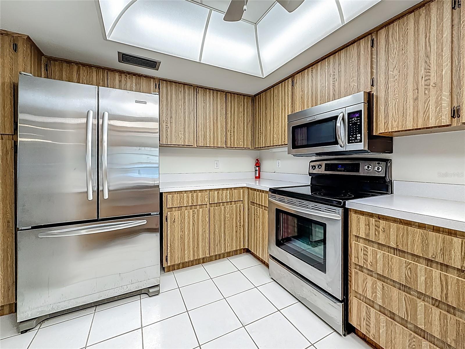Image 30 of 67 For 950 College Hill Drive