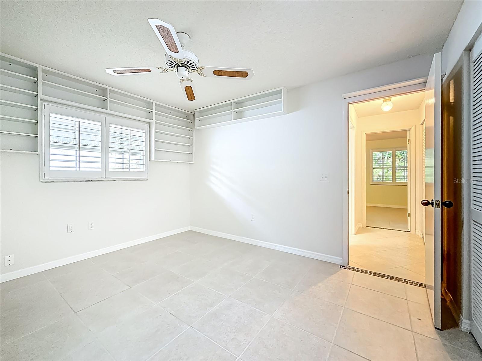 Image 33 of 67 For 950 College Hill Drive