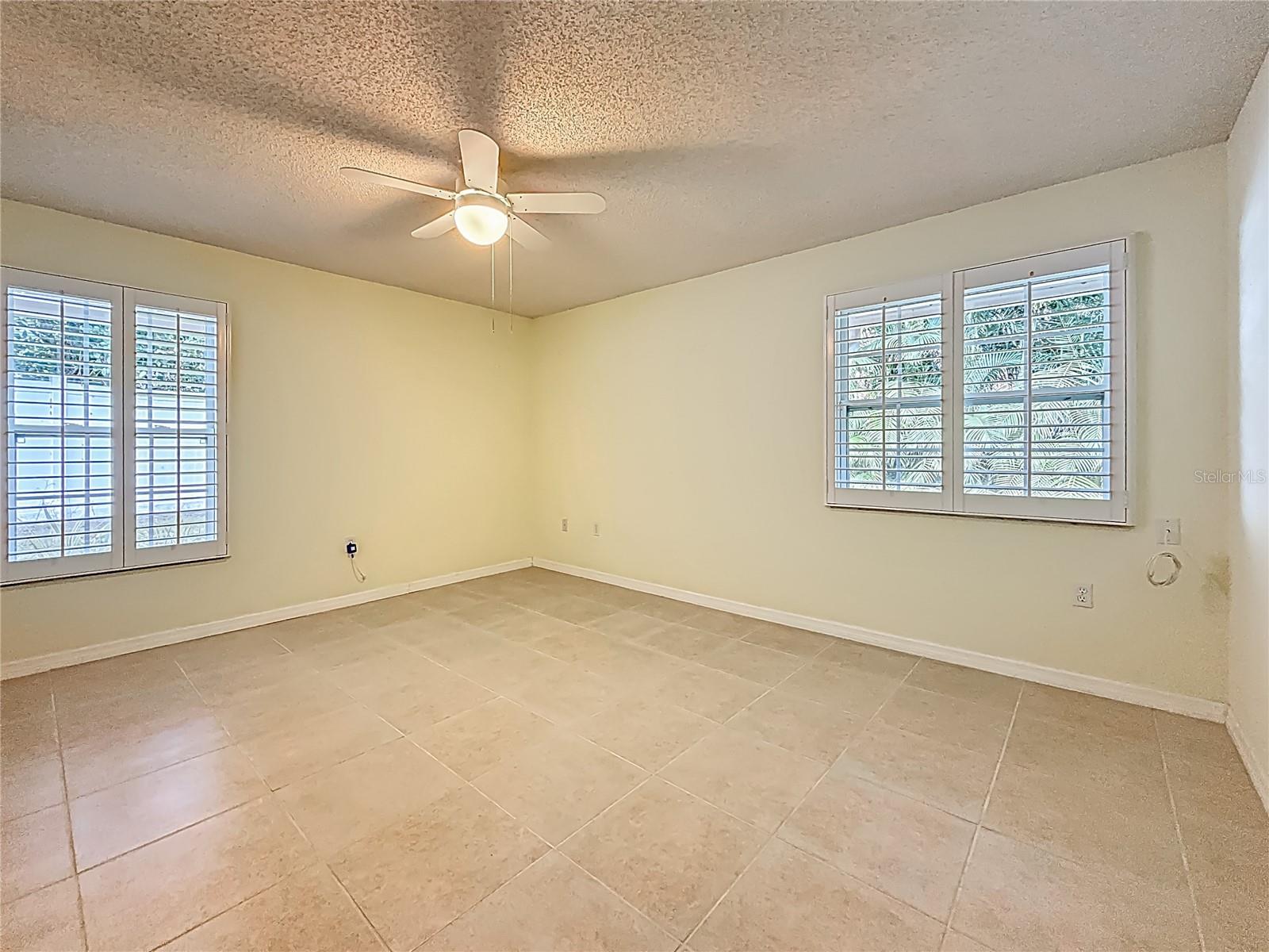 Image 37 of 67 For 950 College Hill Drive
