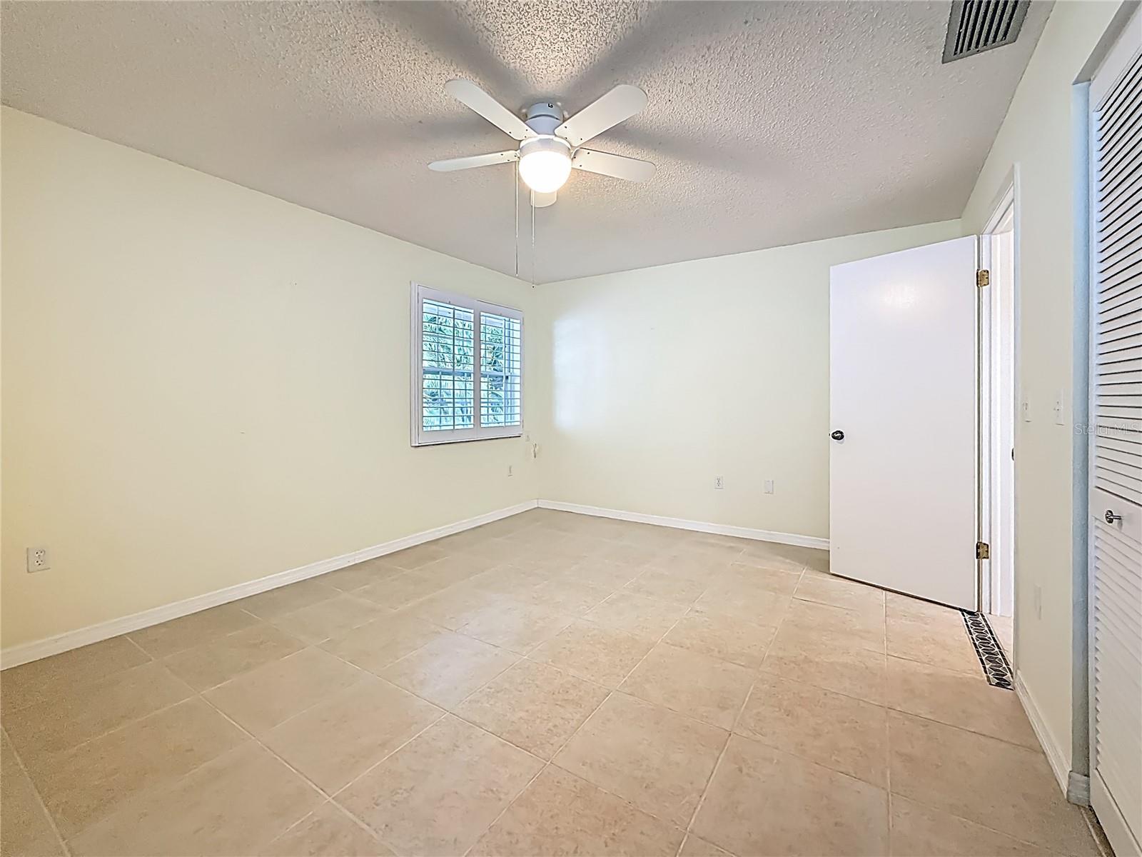 Image 38 of 67 For 950 College Hill Drive