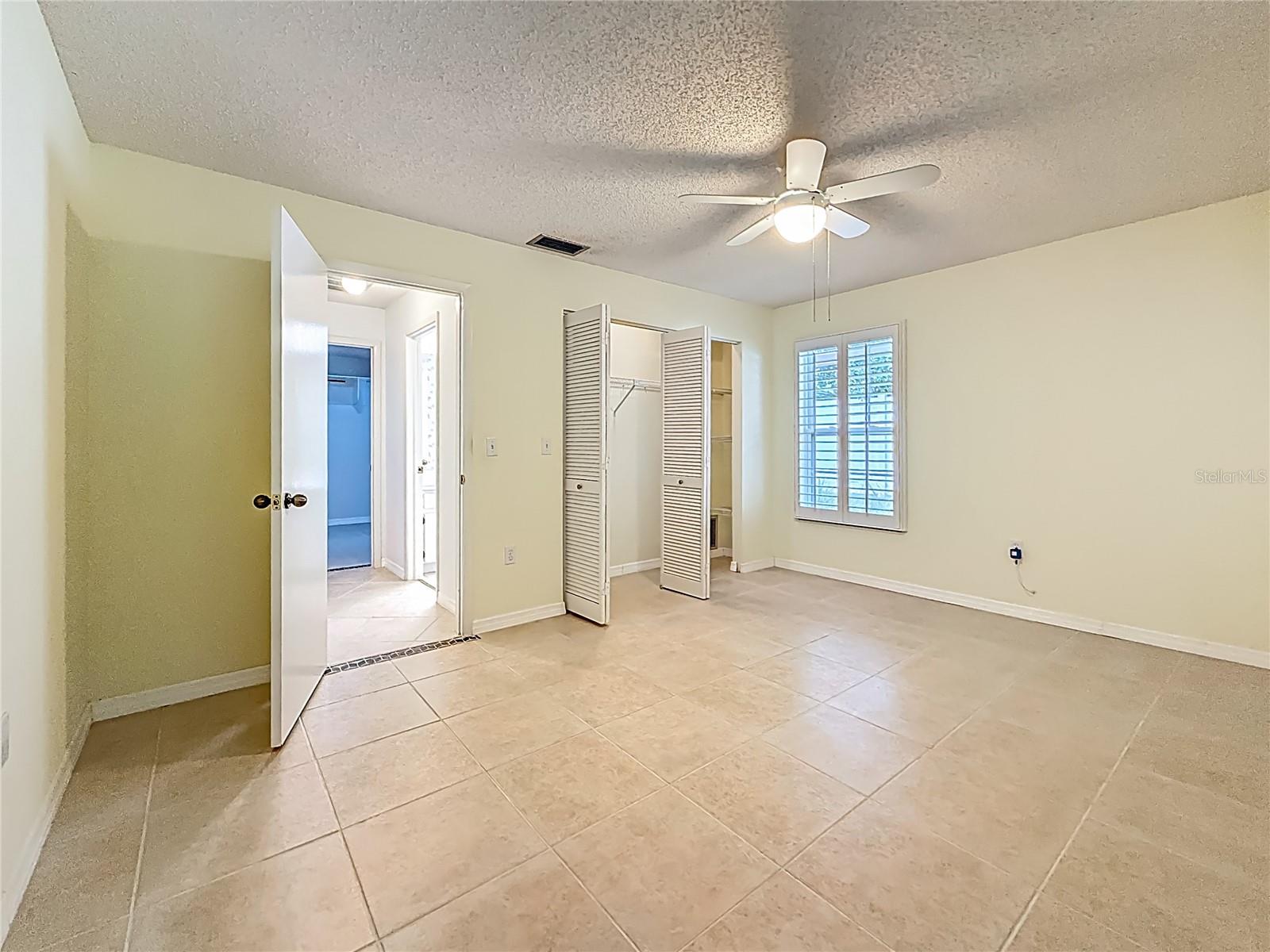 Image 40 of 67 For 950 College Hill Drive