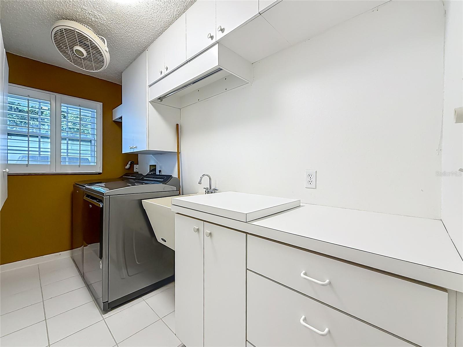 Image 43 of 67 For 950 College Hill Drive