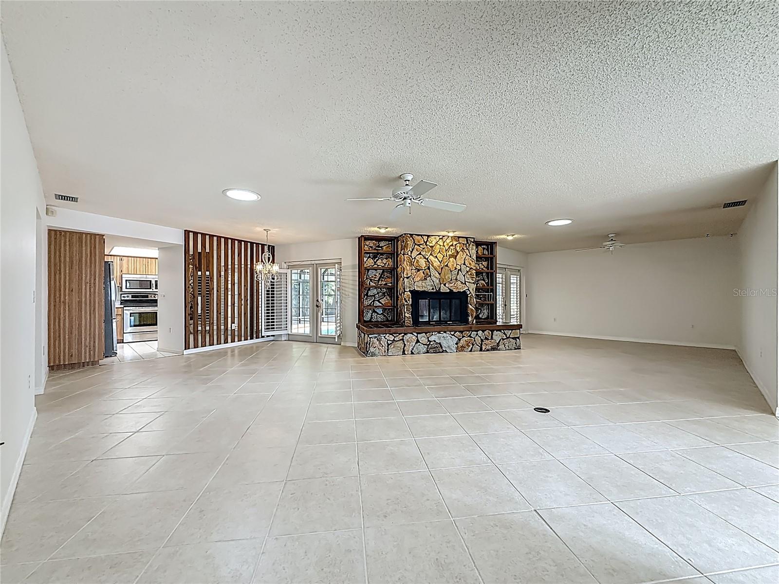 Image 7 of 67 For 950 College Hill Drive